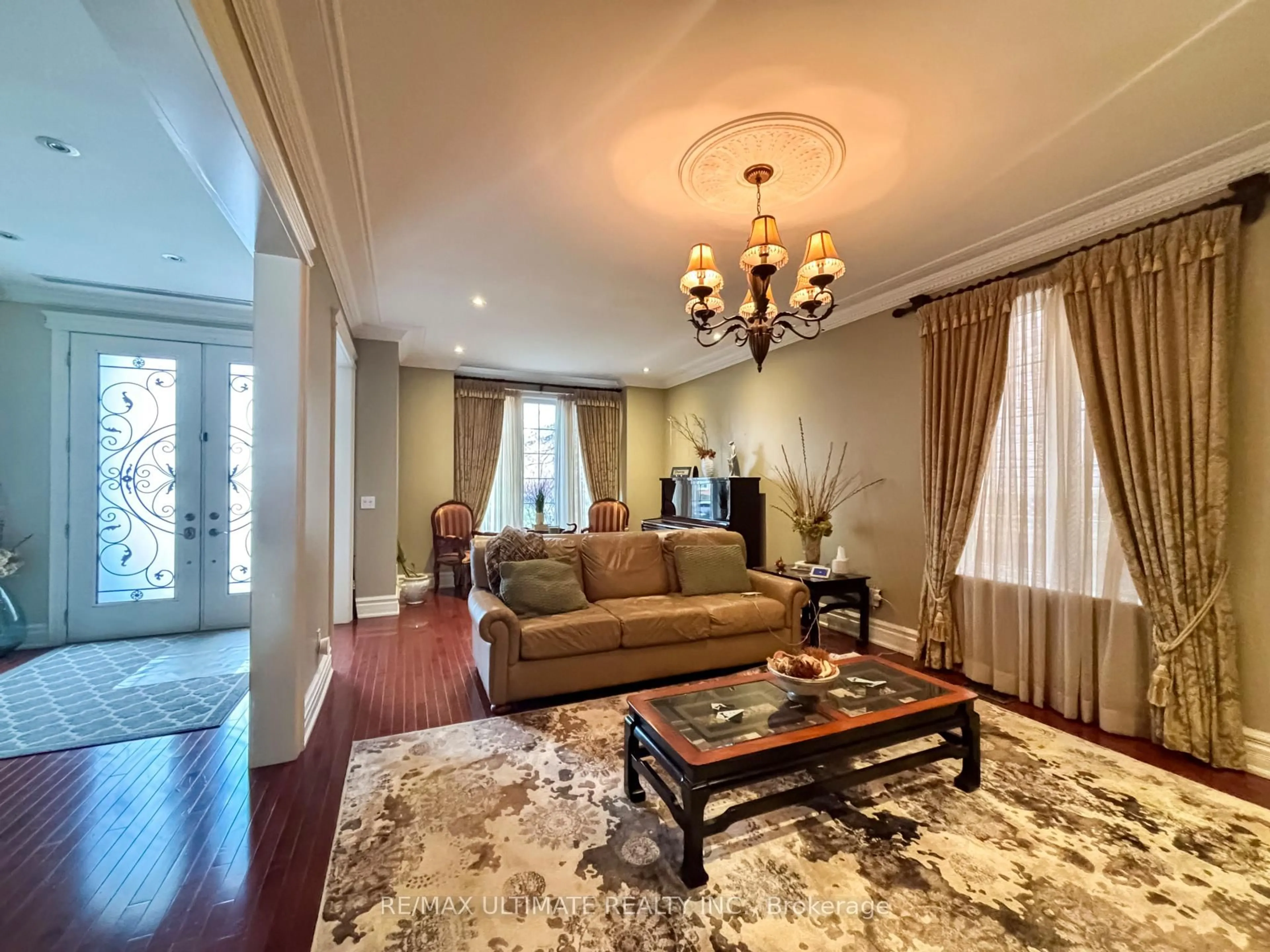 Living room with furniture, unknown for 38 Wilmar Rd, Toronto Ontario M9B 3R9