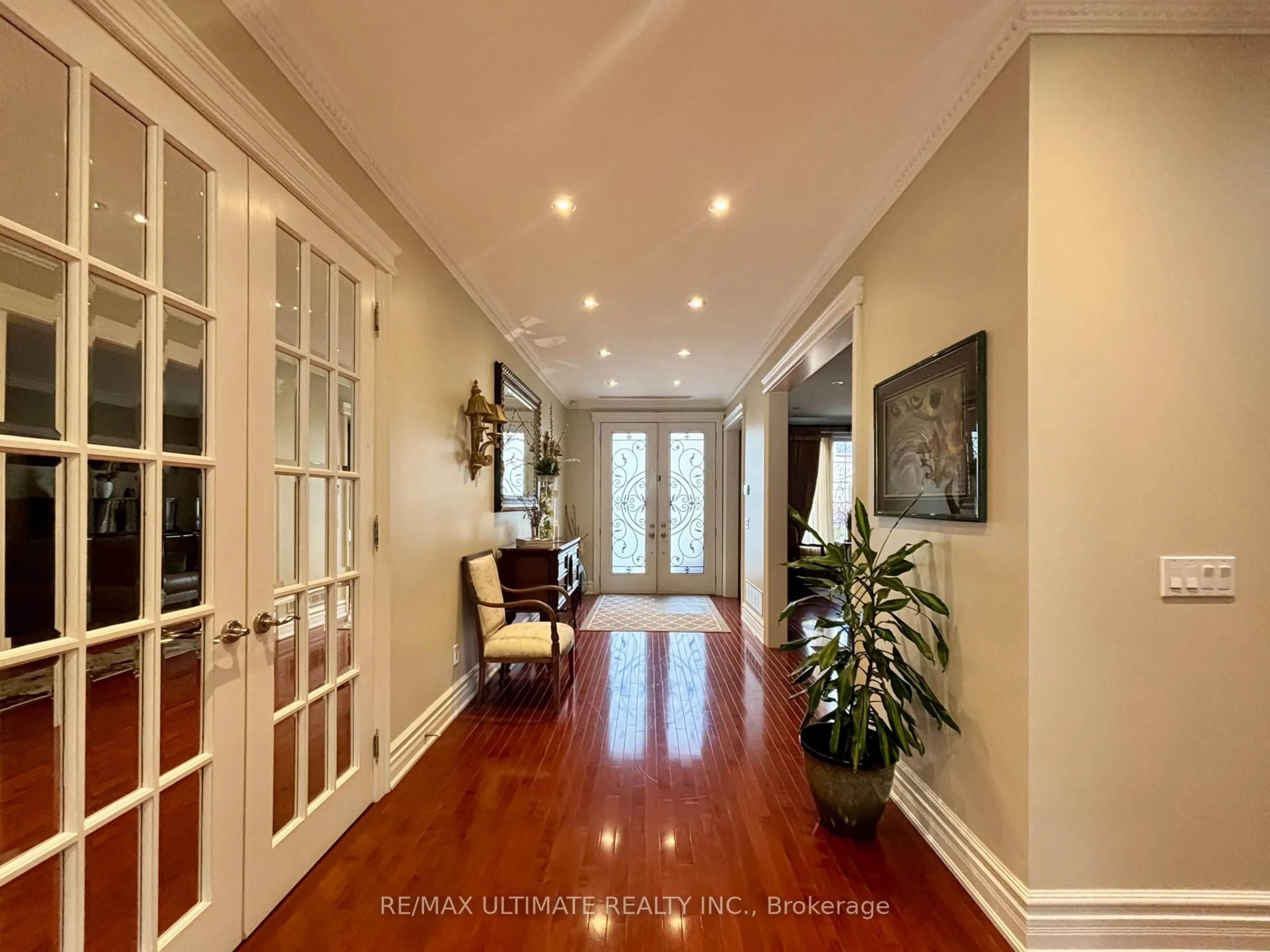Indoor entryway for 38 Wilmar Rd, Toronto Ontario M9B 3R9
