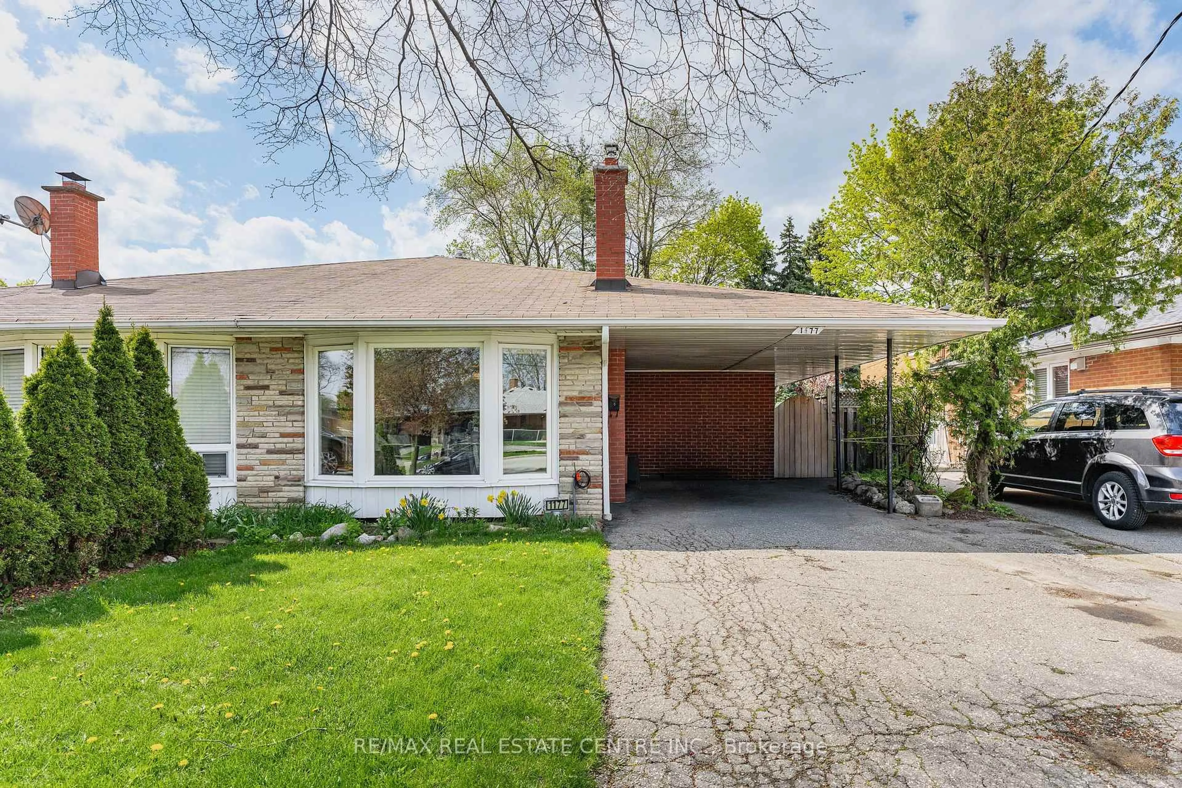 Home with brick exterior material, street for 1177 Westerdam Rd, Mississauga Ontario L4Y 2H3