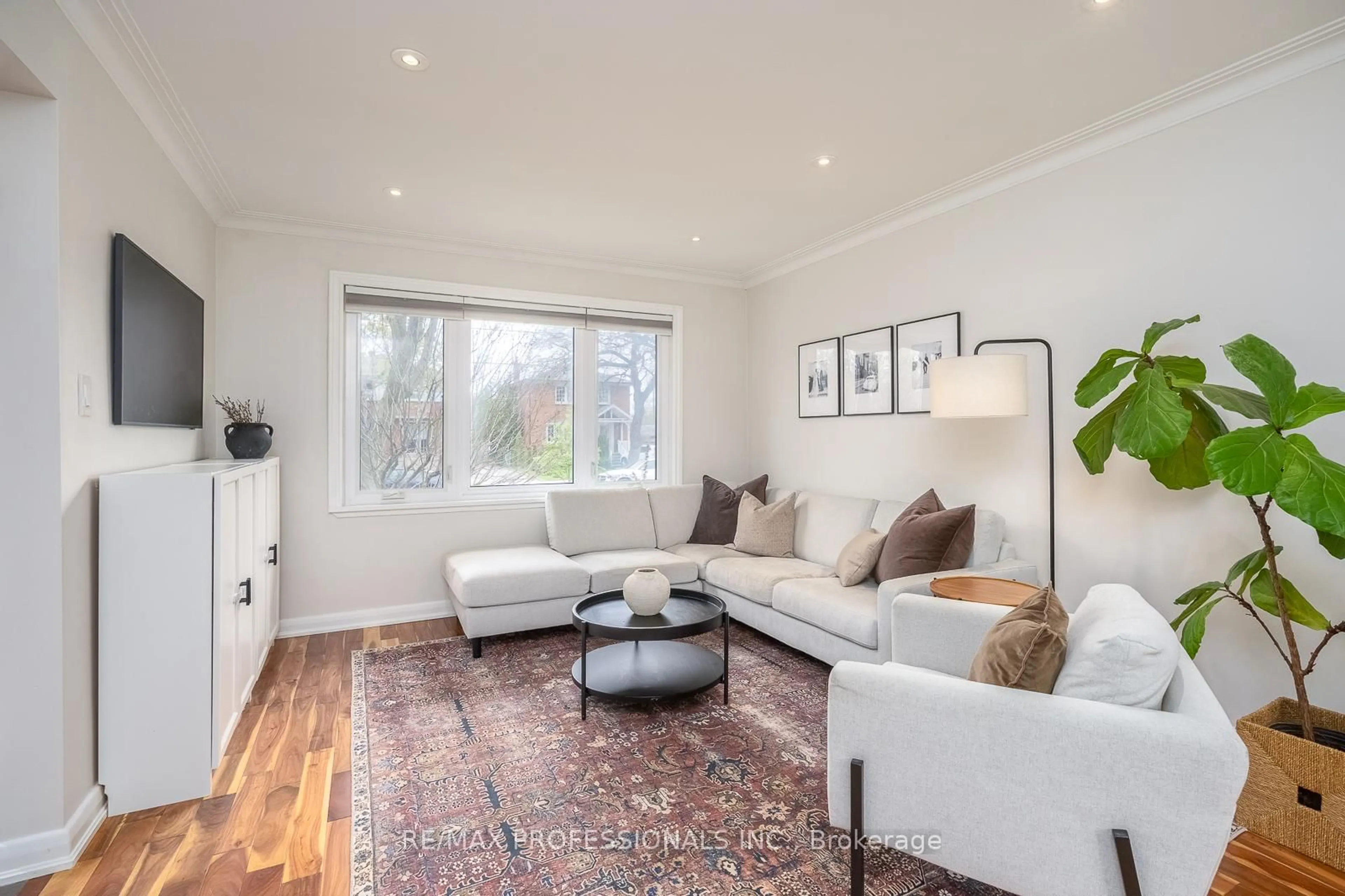Living room with furniture, wood/laminate floor for 4 Edilou Dr, Toronto Ontario M8W 4B2