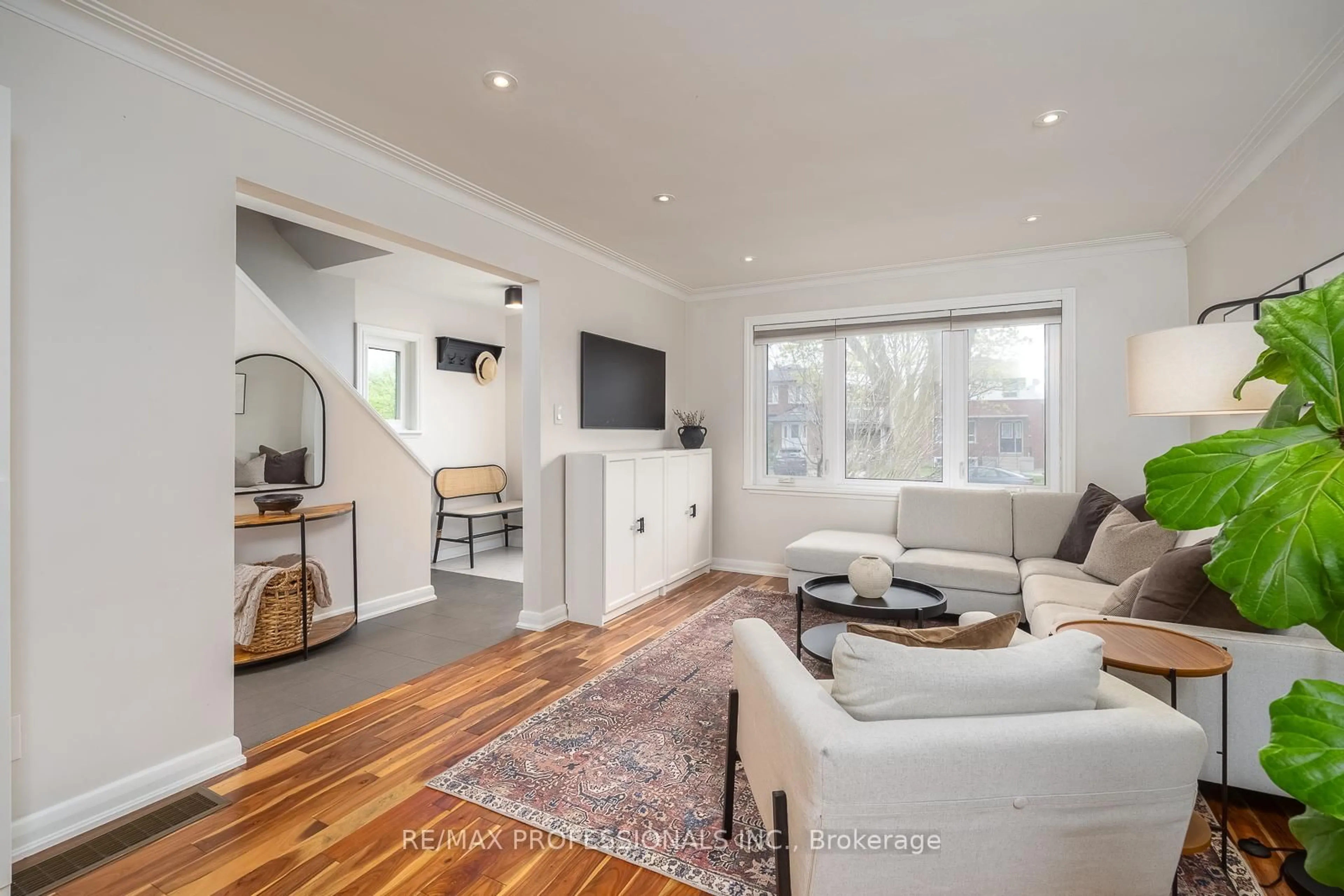 Living room with furniture, wood/laminate floor for 4 Edilou Dr, Toronto Ontario M8W 4B2