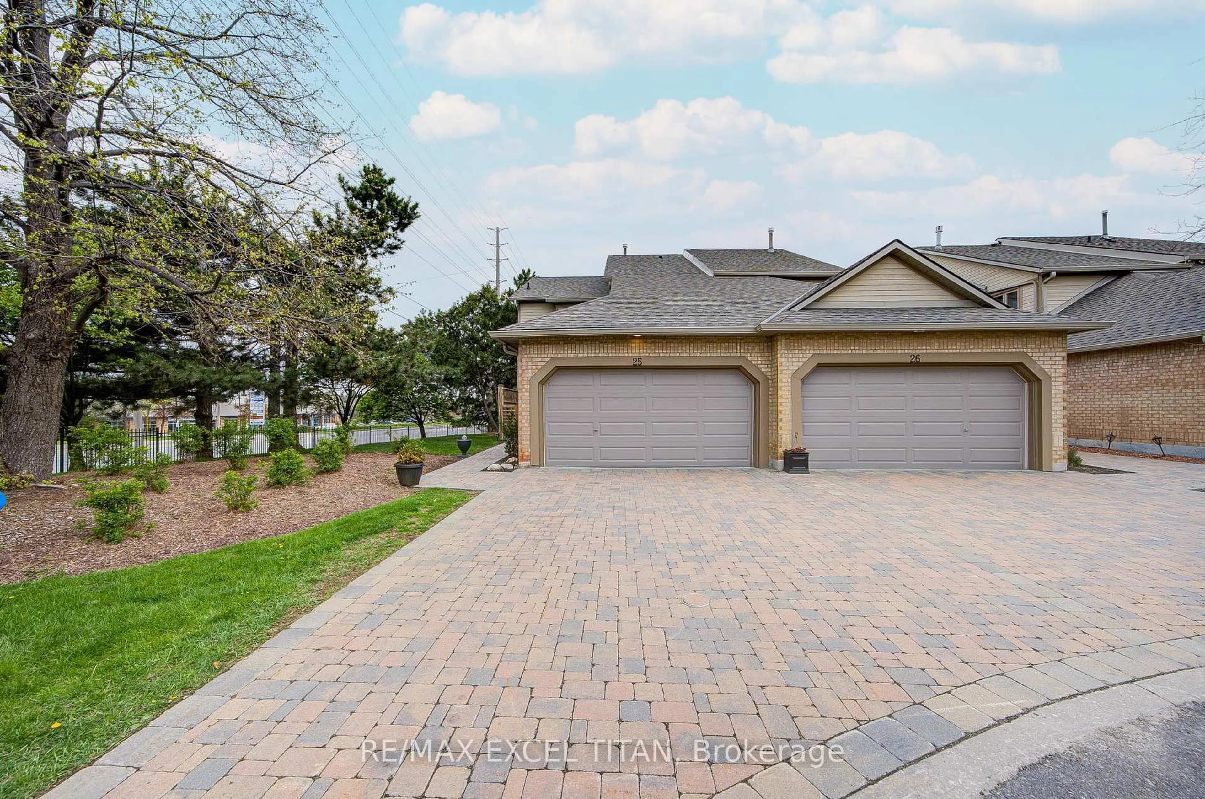A pic from outside/outdoor area/front of a property/back of a property/a pic from drone, street for 1725 The Chse #25, Mississauga Ontario L5M 4N3