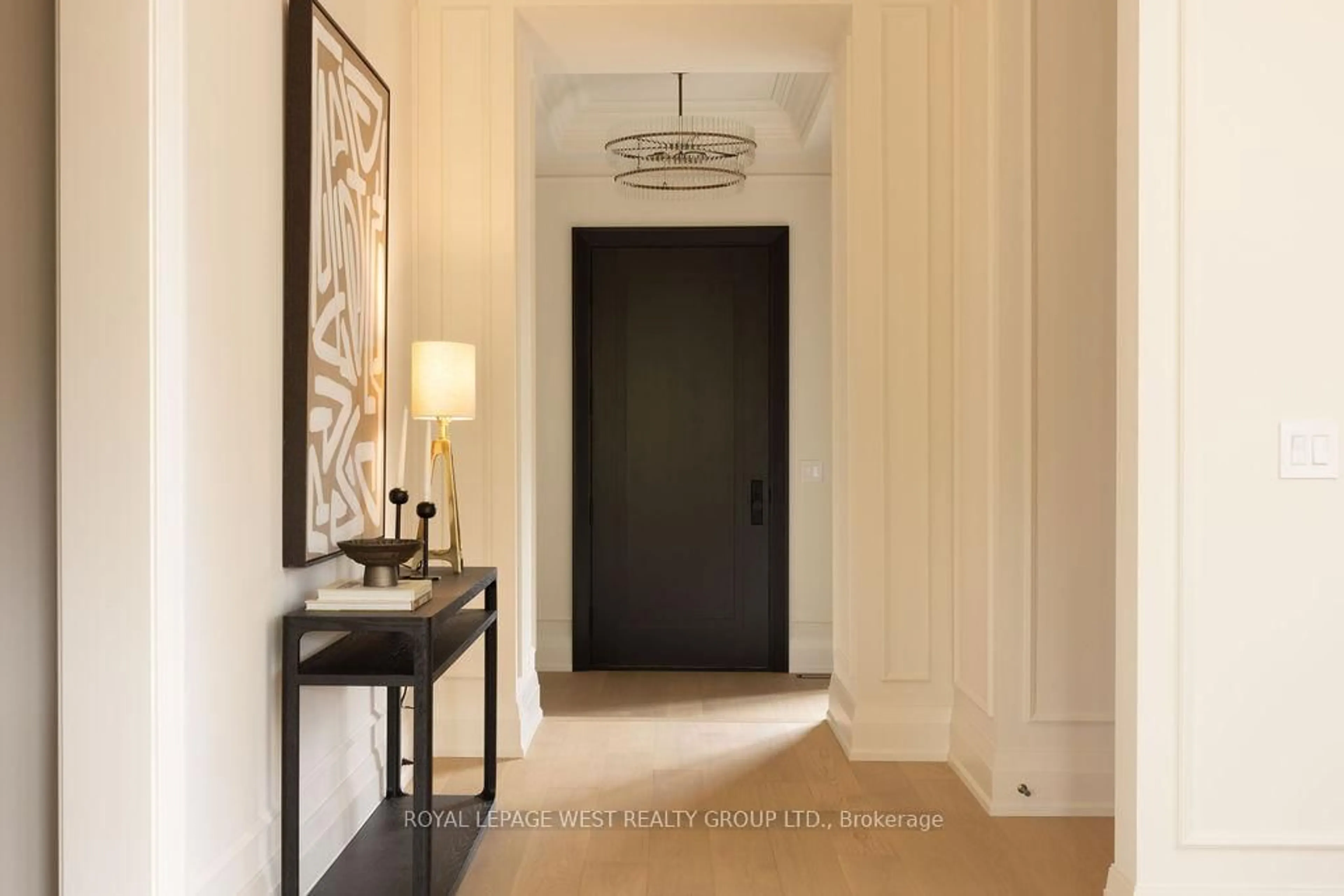 Indoor entryway for 60 Athol Ave, Toronto Ontario M8Z 2A8