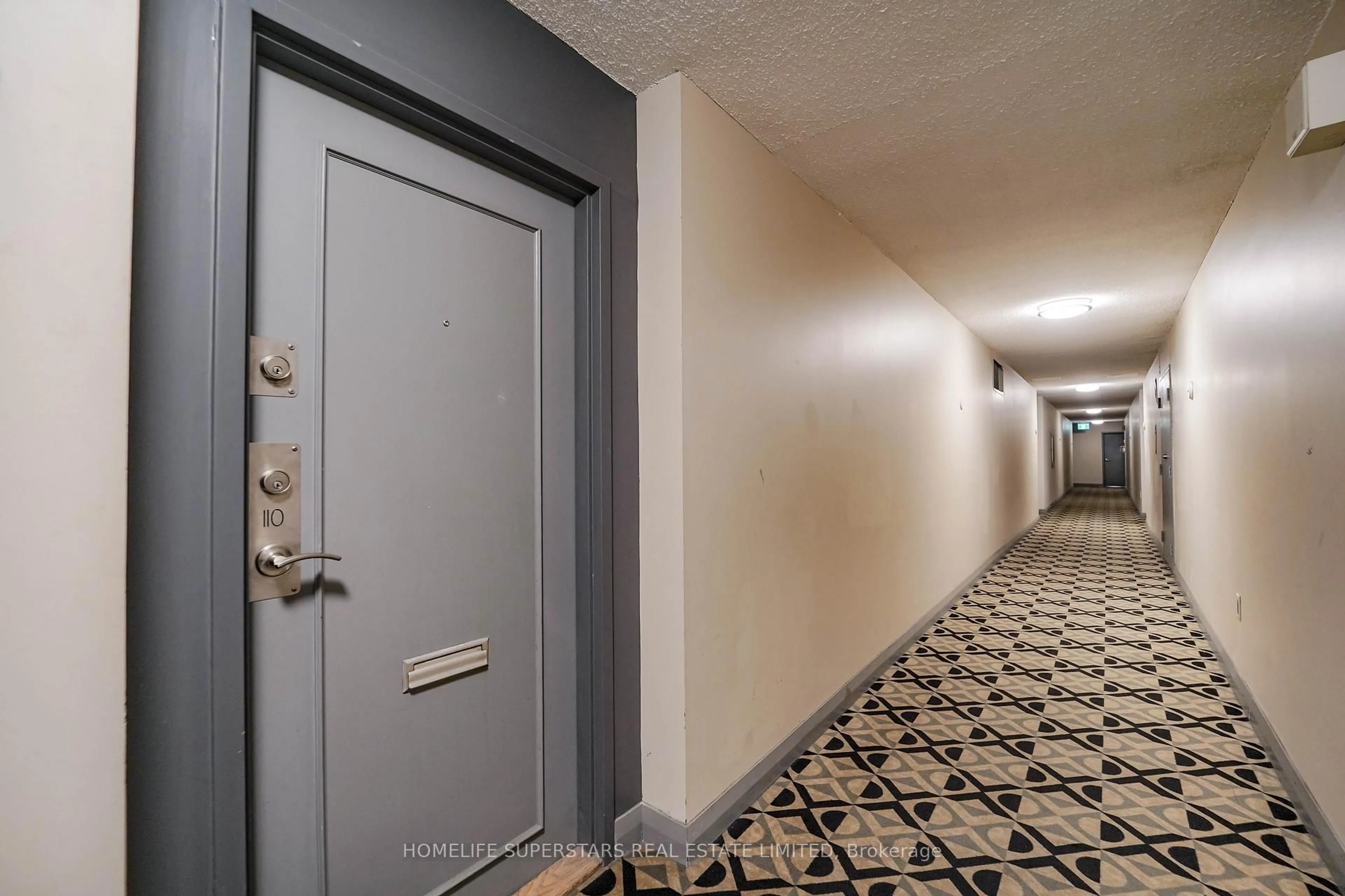 Indoor foyer for 5 San Romano Way #110, Toronto Ontario M3N 2Y4
