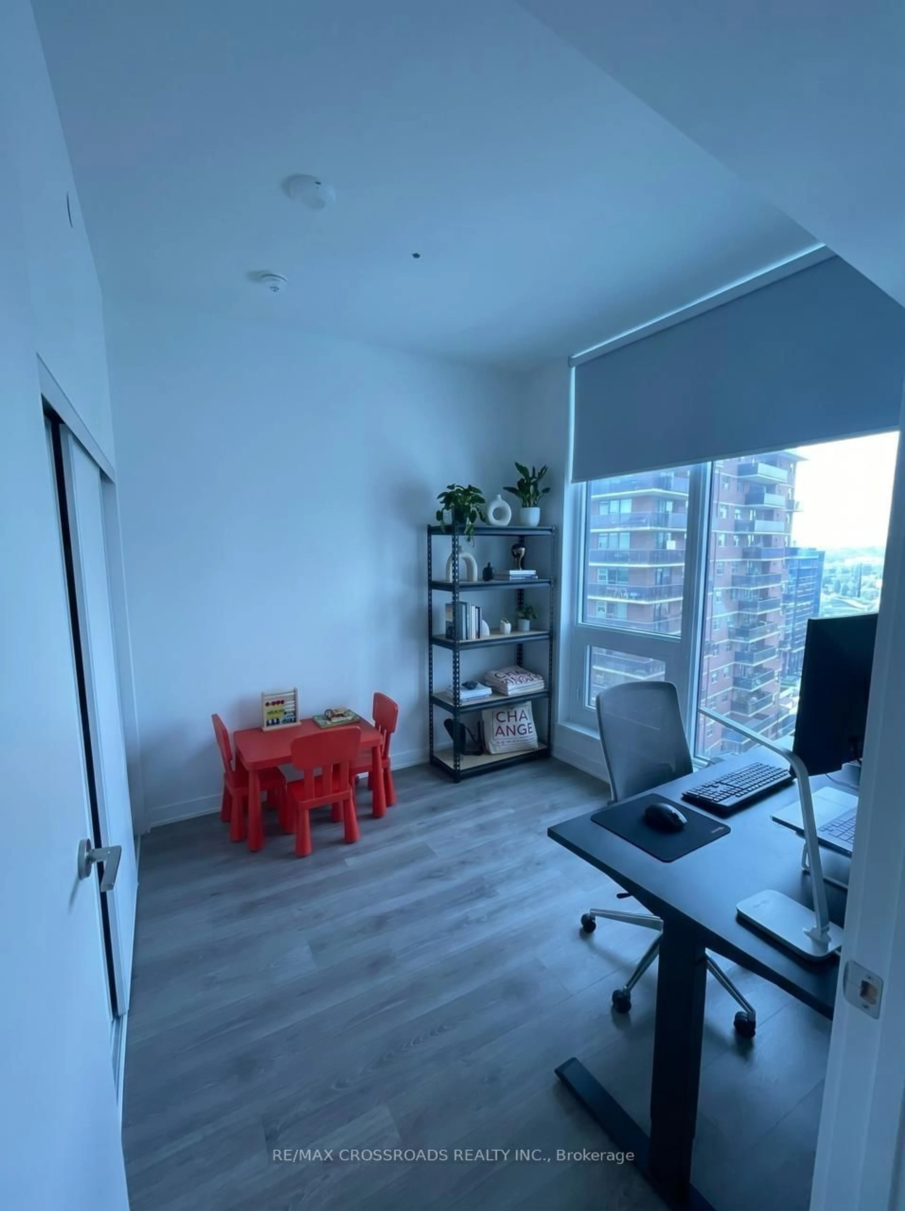 A pic of a room for 28 Ann St #1804, Mississauga Ontario L5G 0E1