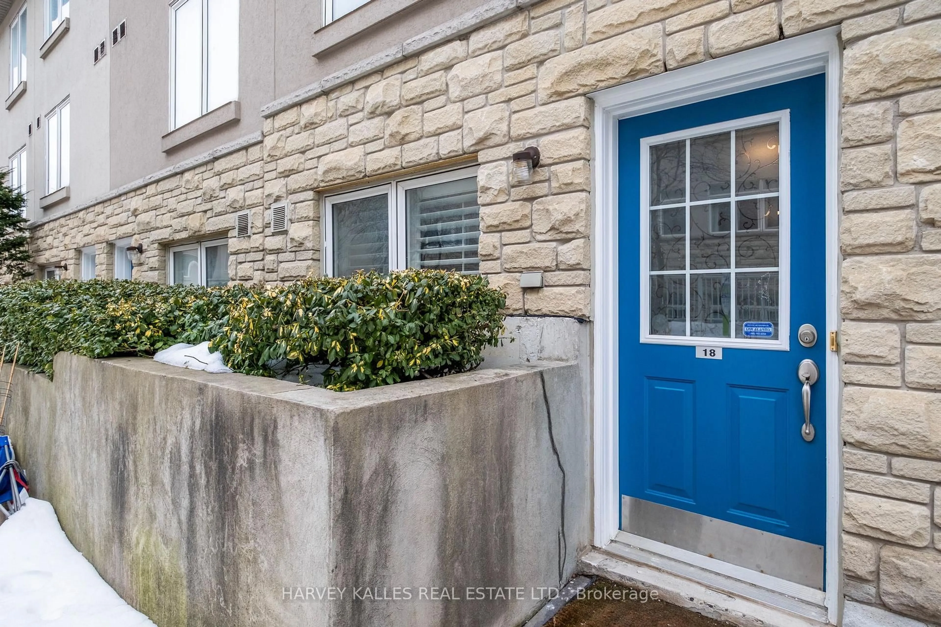 Indoor entryway for 20 Turntable Cres #18, Toronto Ontario M6H 4K9