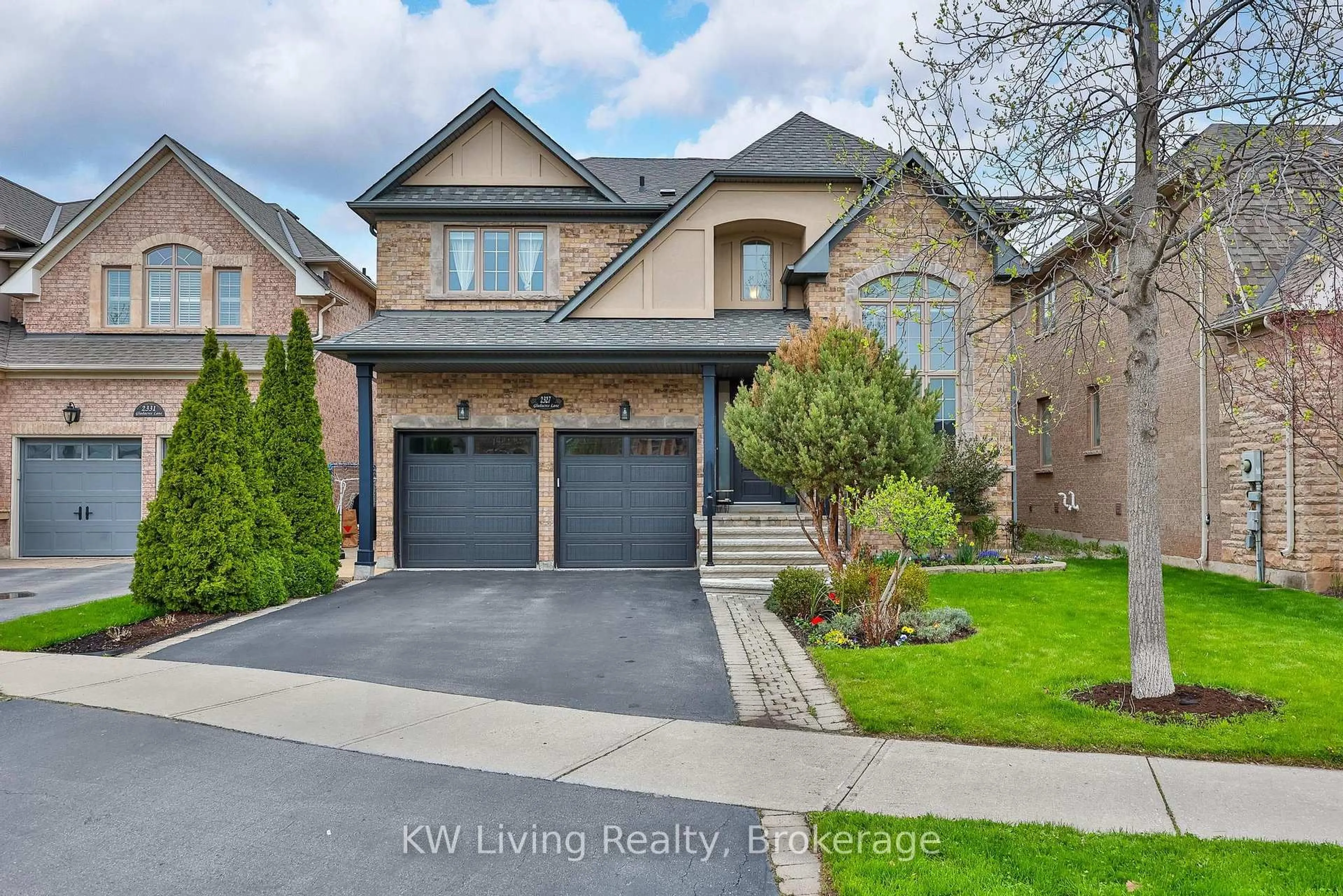 Home with brick exterior material, street for 2327 Gladacres Lane, Oakville Ontario L6M 0G4