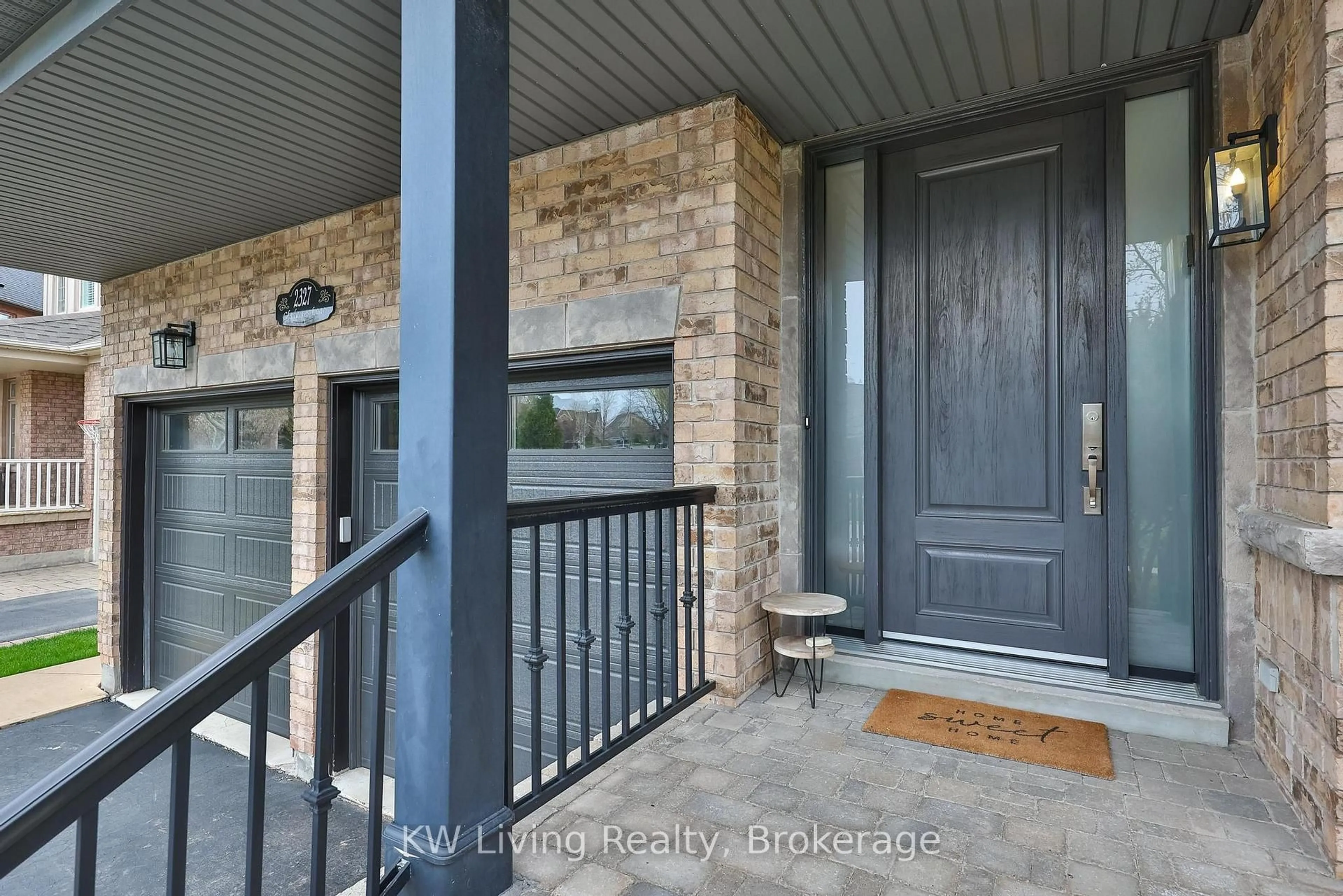 Indoor entryway for 2327 Gladacres Lane, Oakville Ontario L6M 0G4