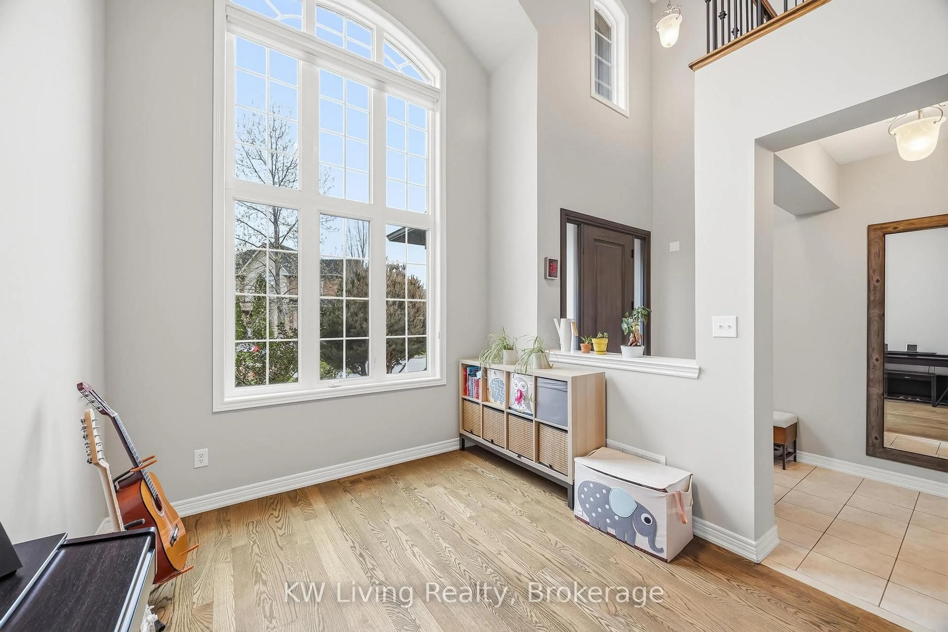 Indoor entryway for 2327 Gladacres Lane, Oakville Ontario L6M 0G4
