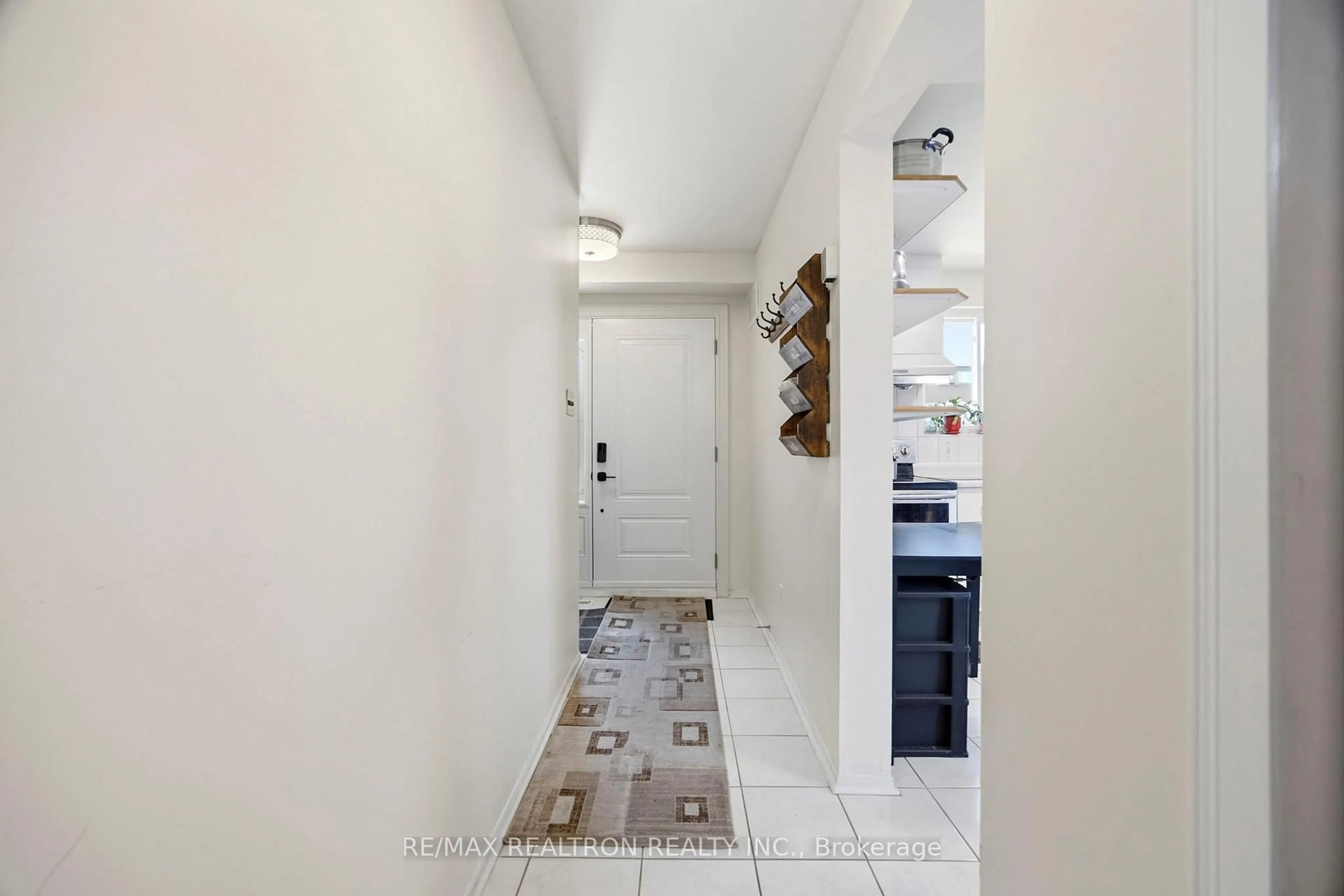 Indoor entryway for 12 San Vito Way, Toronto Ontario M3L 2G7