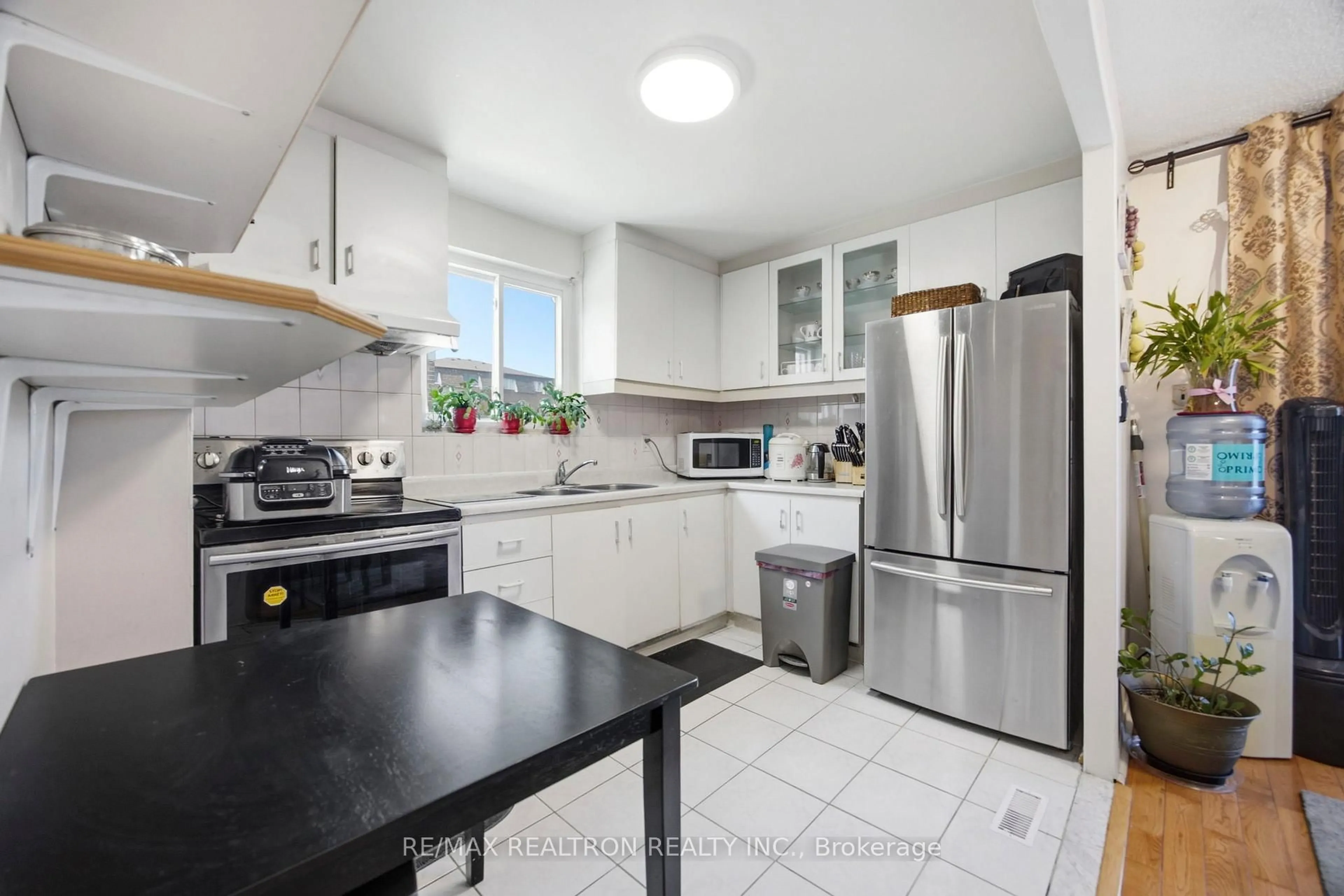 Standard kitchen, unknown for 12 San Vito Way, Toronto Ontario M3L 2G7