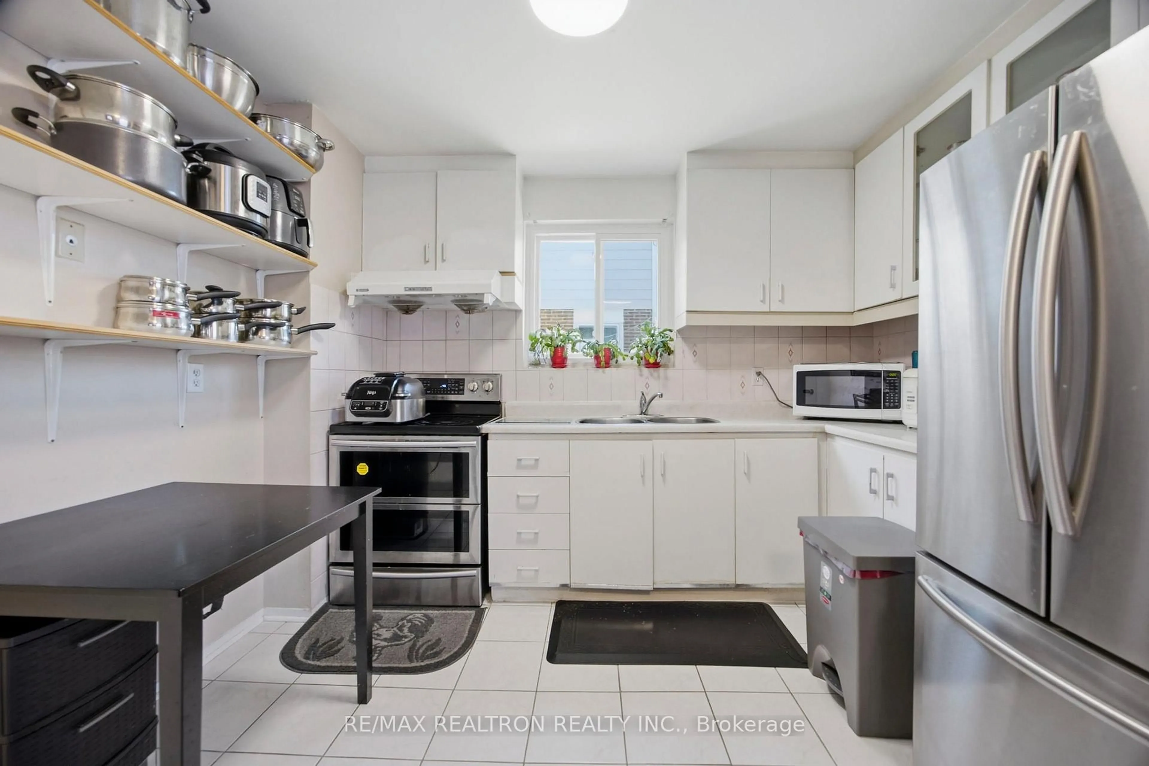 Standard kitchen, ceramic/tile floor for 12 San Vito Way, Toronto Ontario M3L 2G7