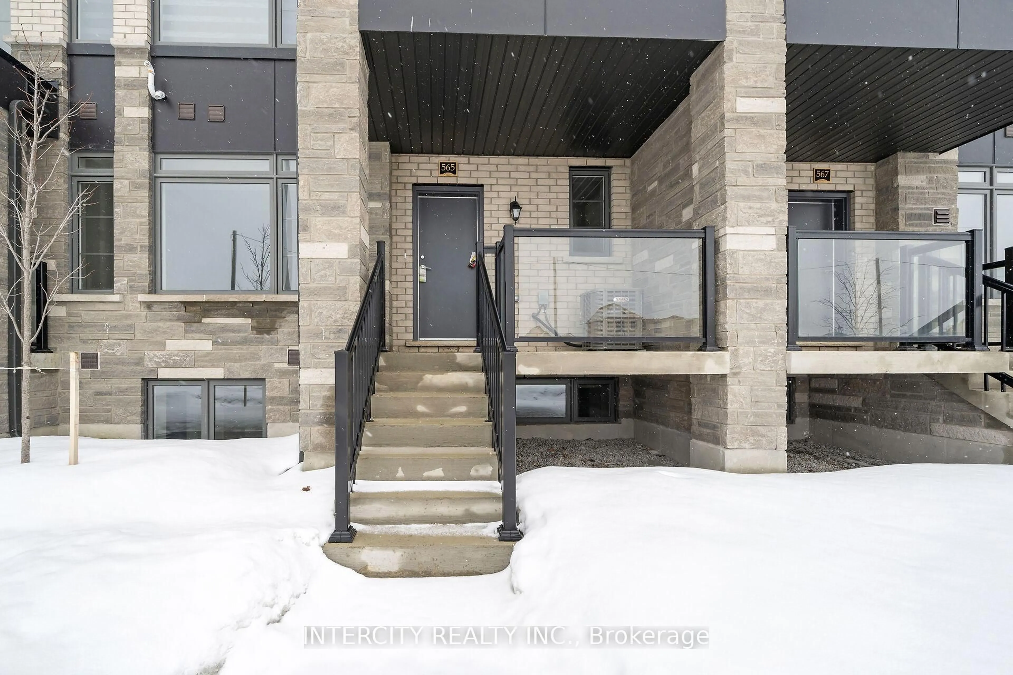 Indoor foyer for 565 Tim Manley Ave #13z, Caledon Ontario L7C 1Z9