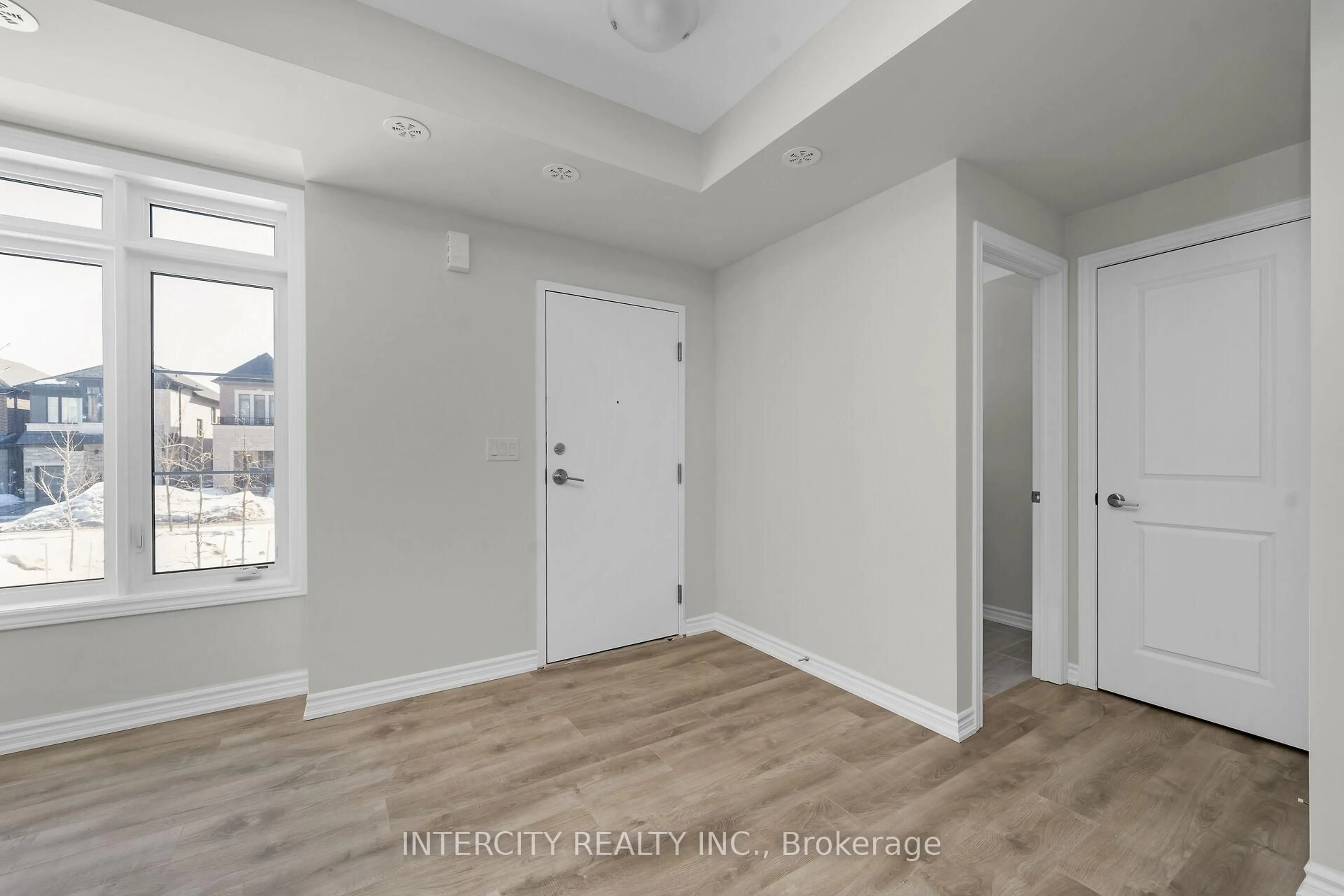 Indoor entryway for 1 Vibrant Way #43F, Caledon Ontario L7C 1Z9