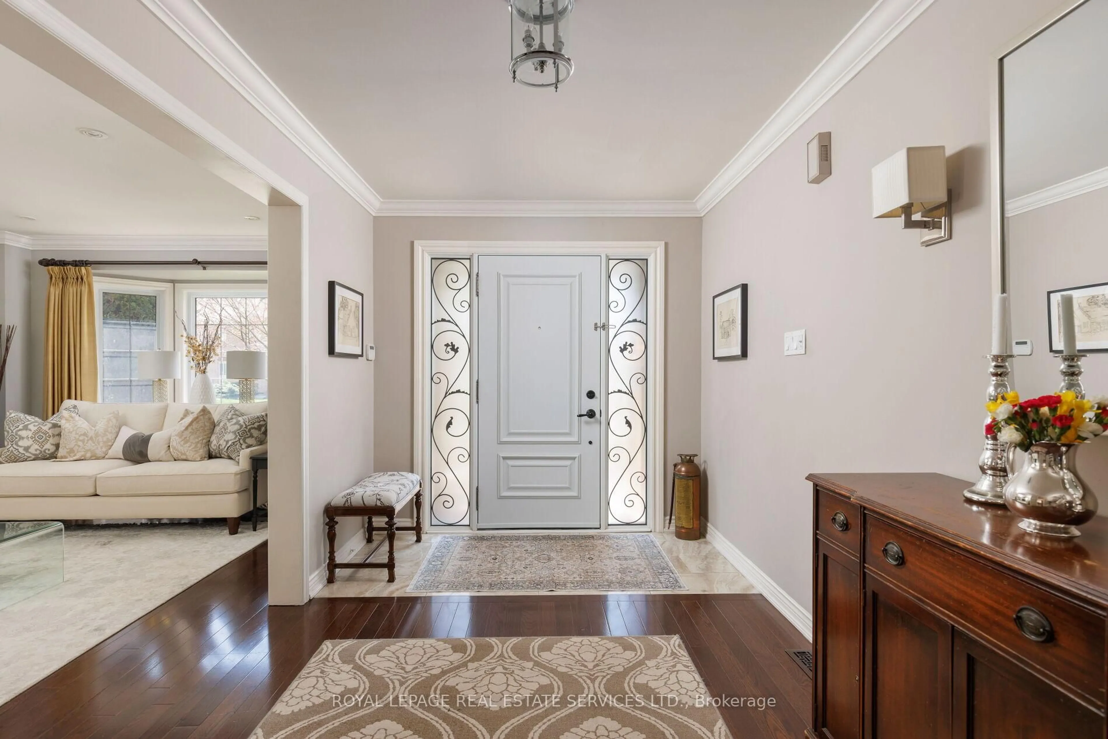 Indoor entryway for 1193 Bowman Dr, Oakville Ontario L6M 2T3
