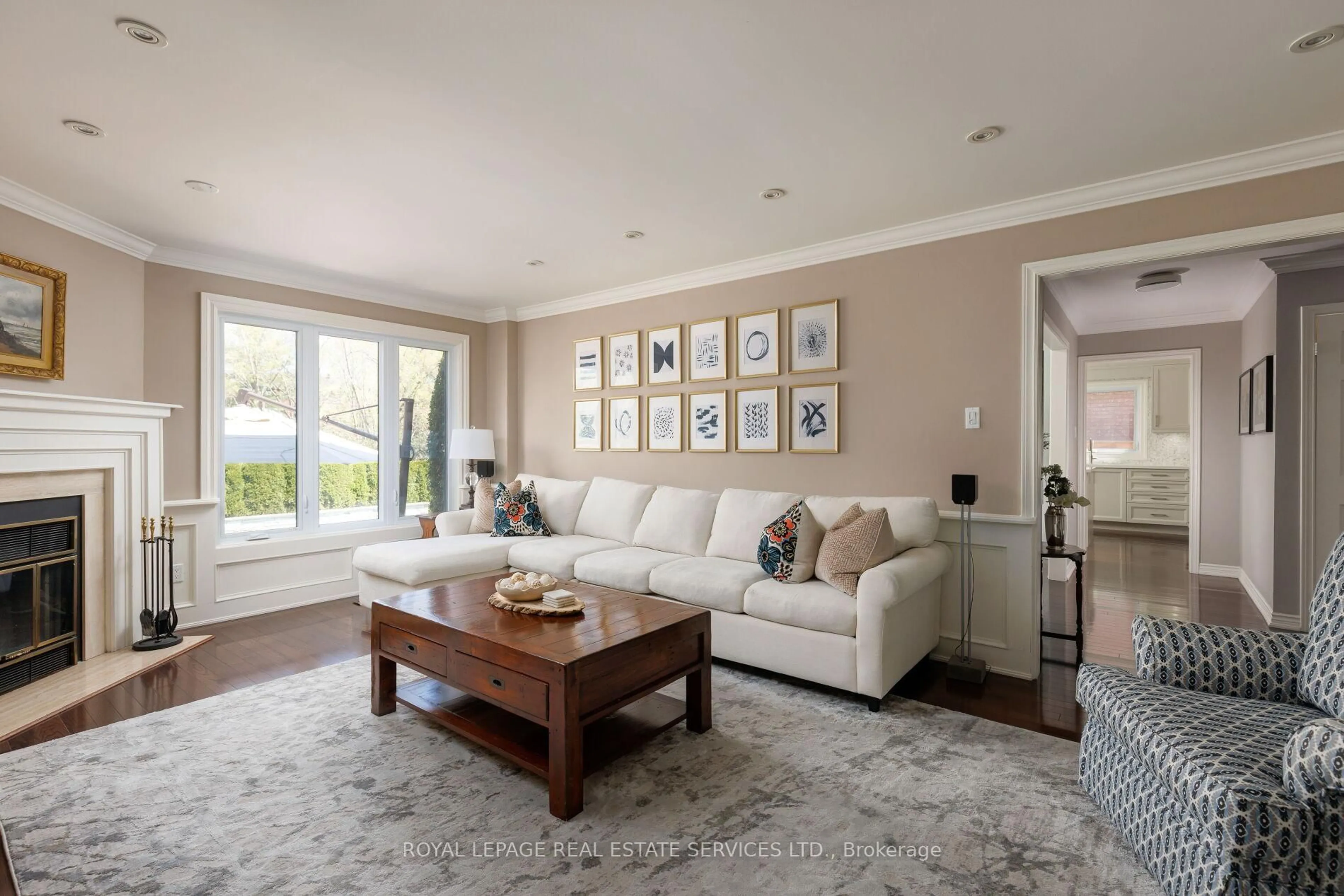 Living room with furniture, unknown for 1193 Bowman Dr, Oakville Ontario L6M 2T3