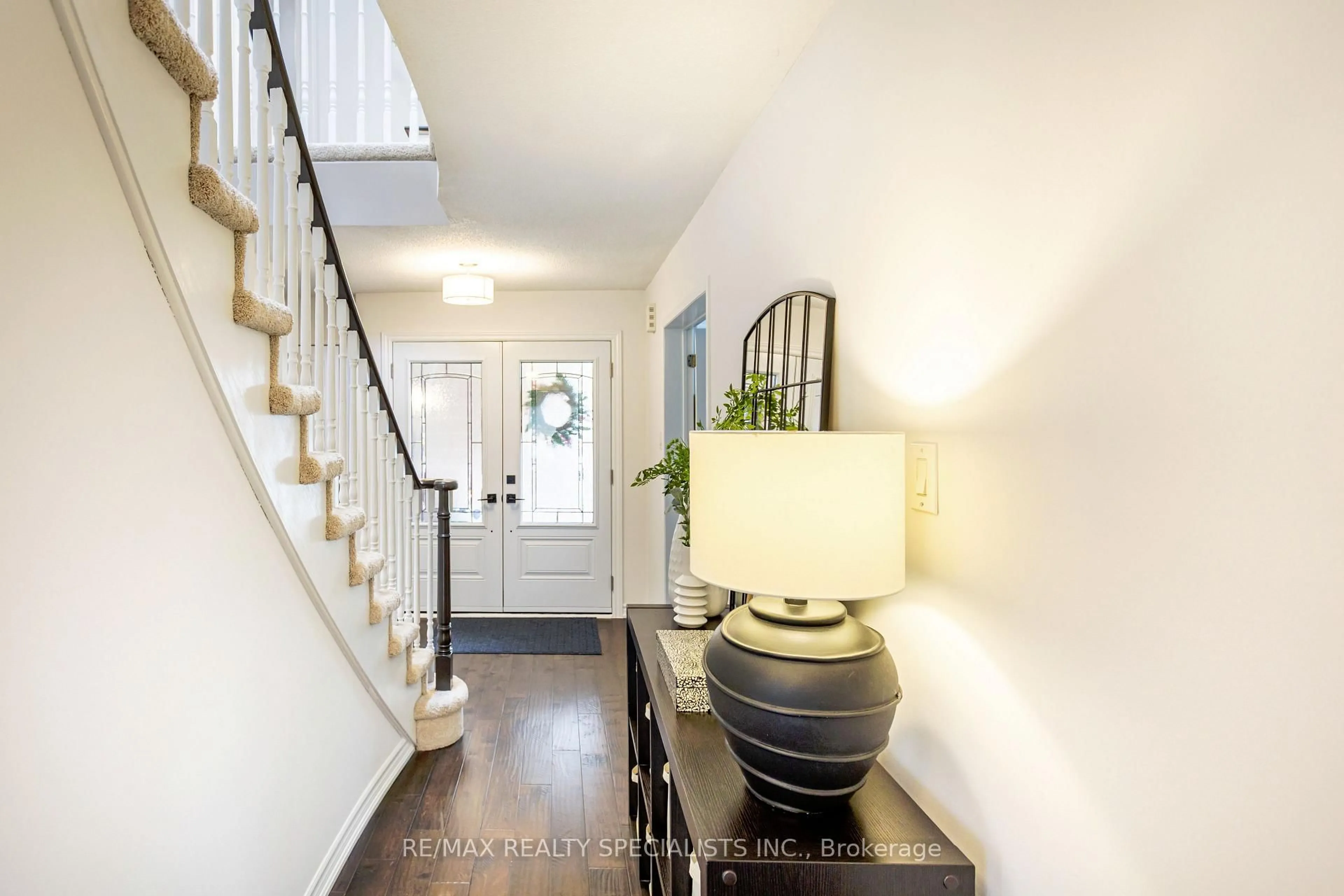 Indoor entryway for 6363 Osprey Blvd, Mississauga Ontario L5N 6G7