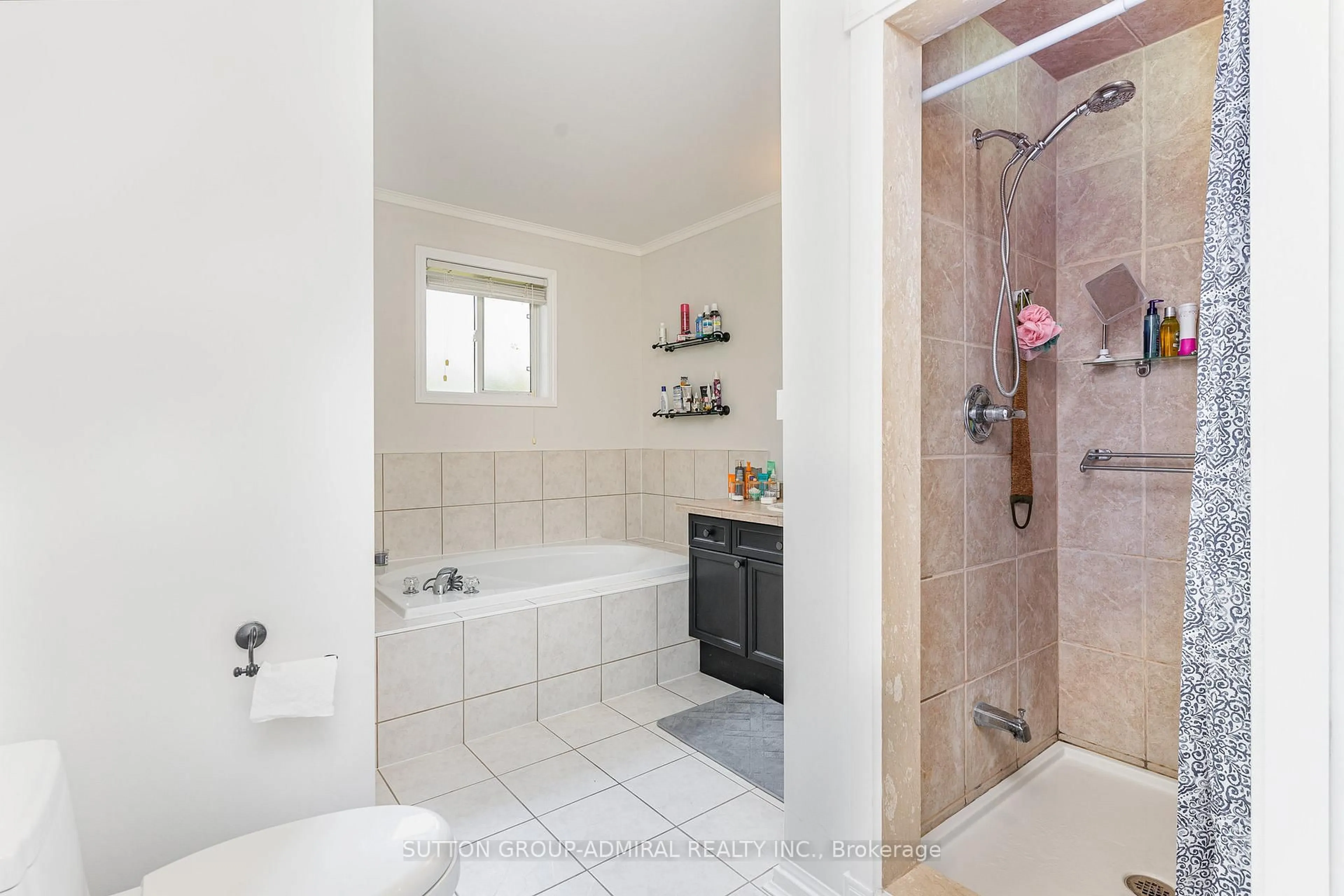 Standard bathroom, ceramic/tile floor for 2225 Amberglen Crt, Oakville Ontario L6M 4W8