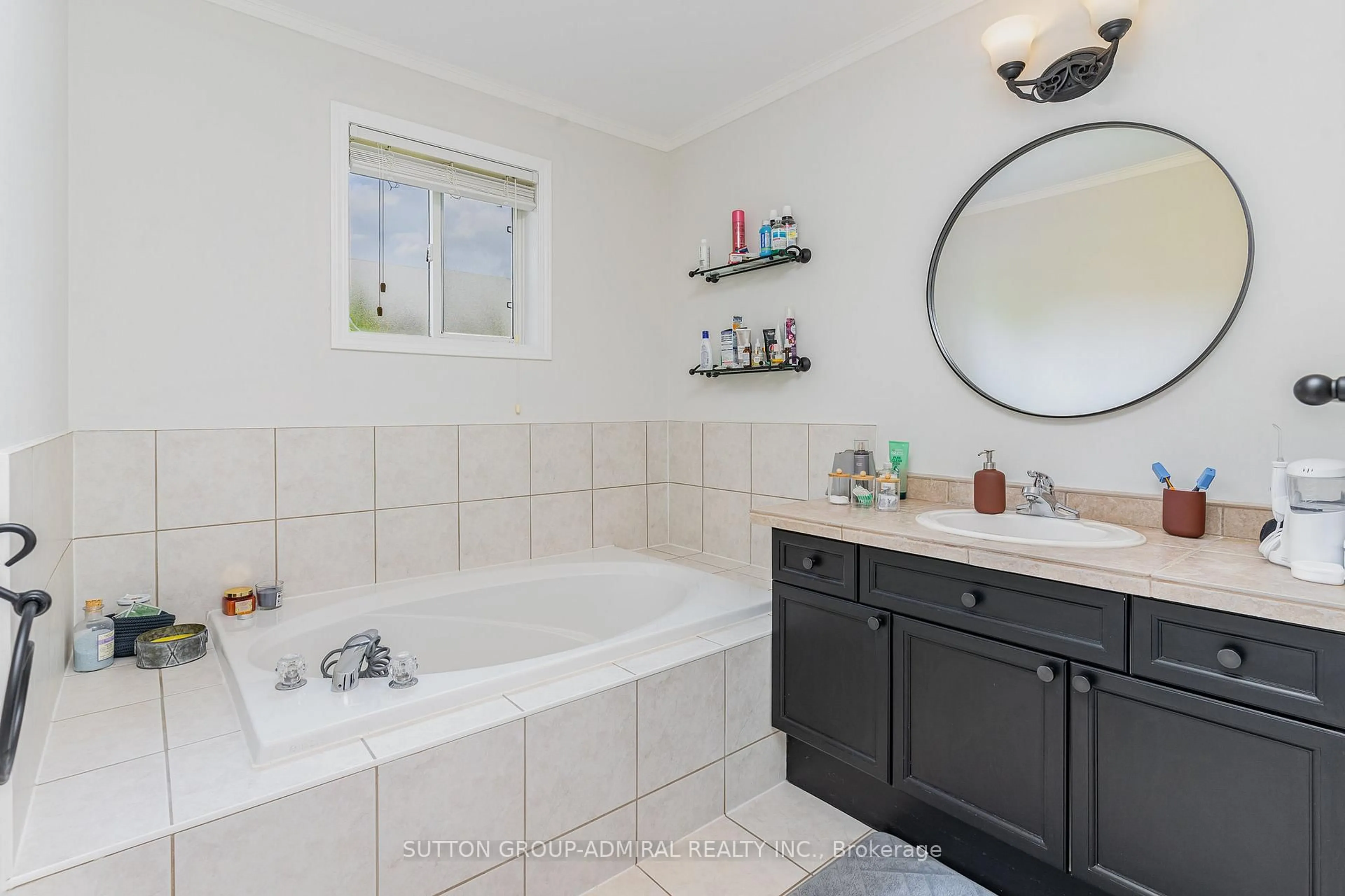Standard bathroom, ceramic/tile floor for 2225 Amberglen Crt, Oakville Ontario L6M 4W8