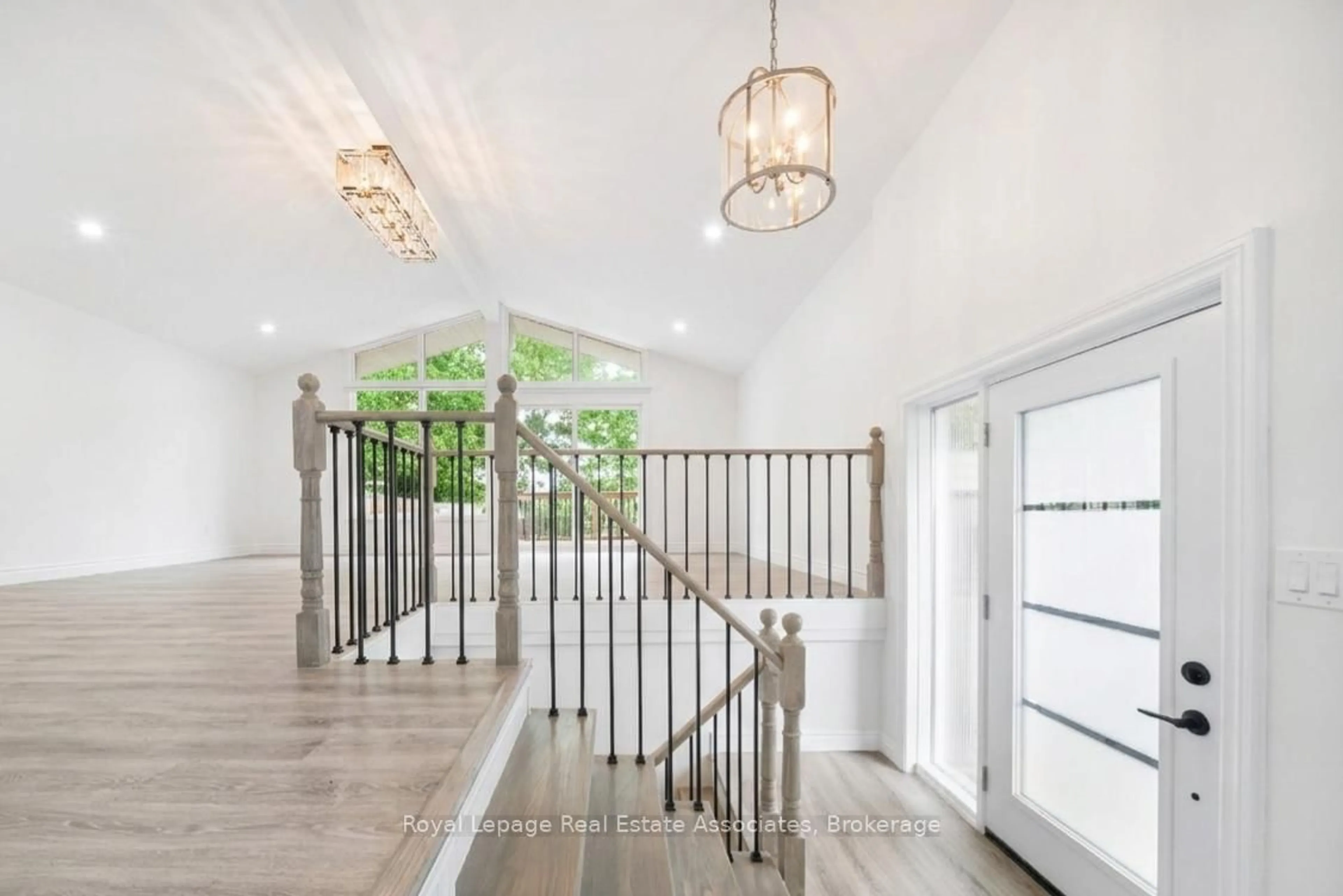 Indoor entryway for 665 Kipling Ave, Toronto Ontario M8Z 5G2