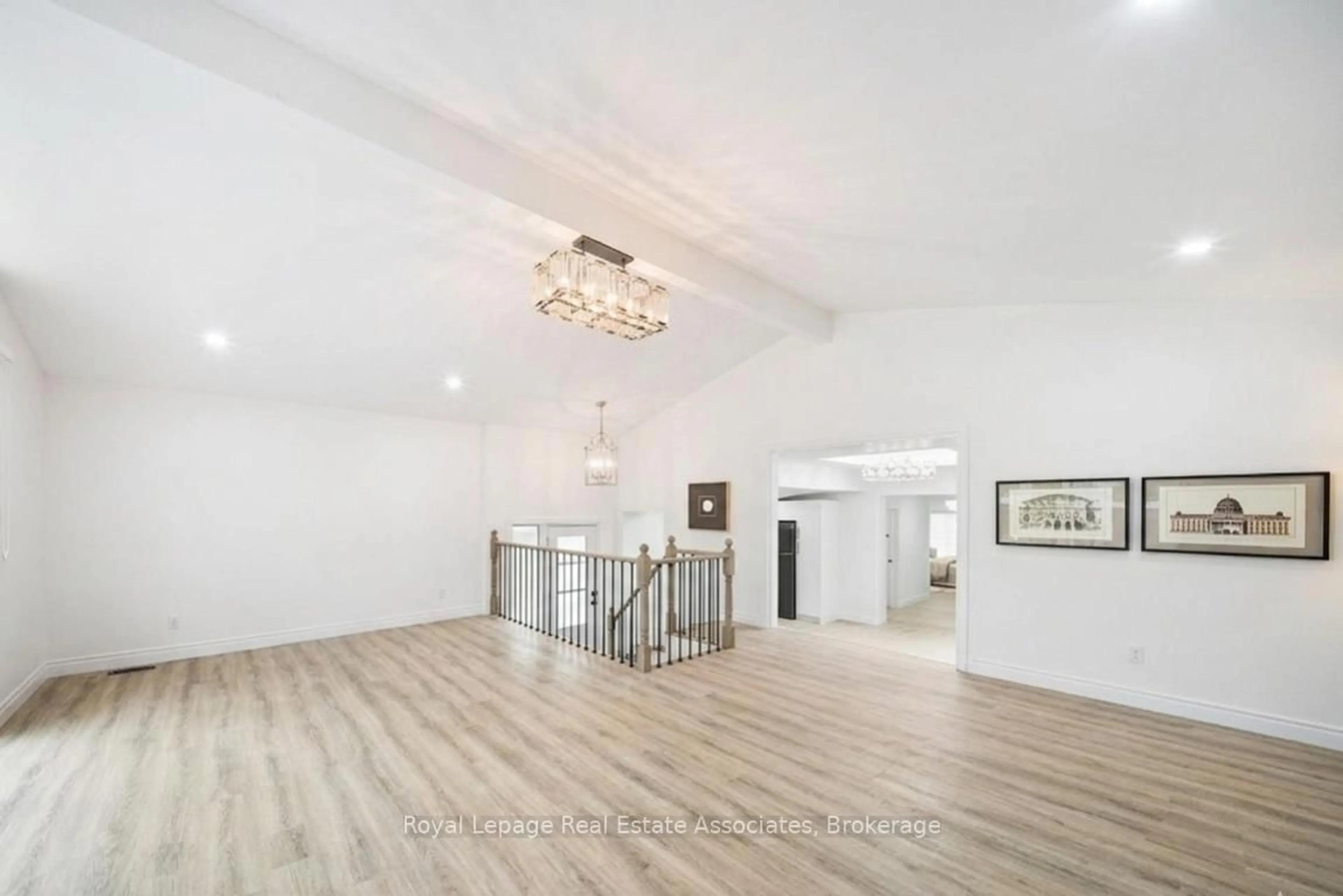 Indoor foyer for 665 Kipling Ave, Toronto Ontario M8Z 5G2