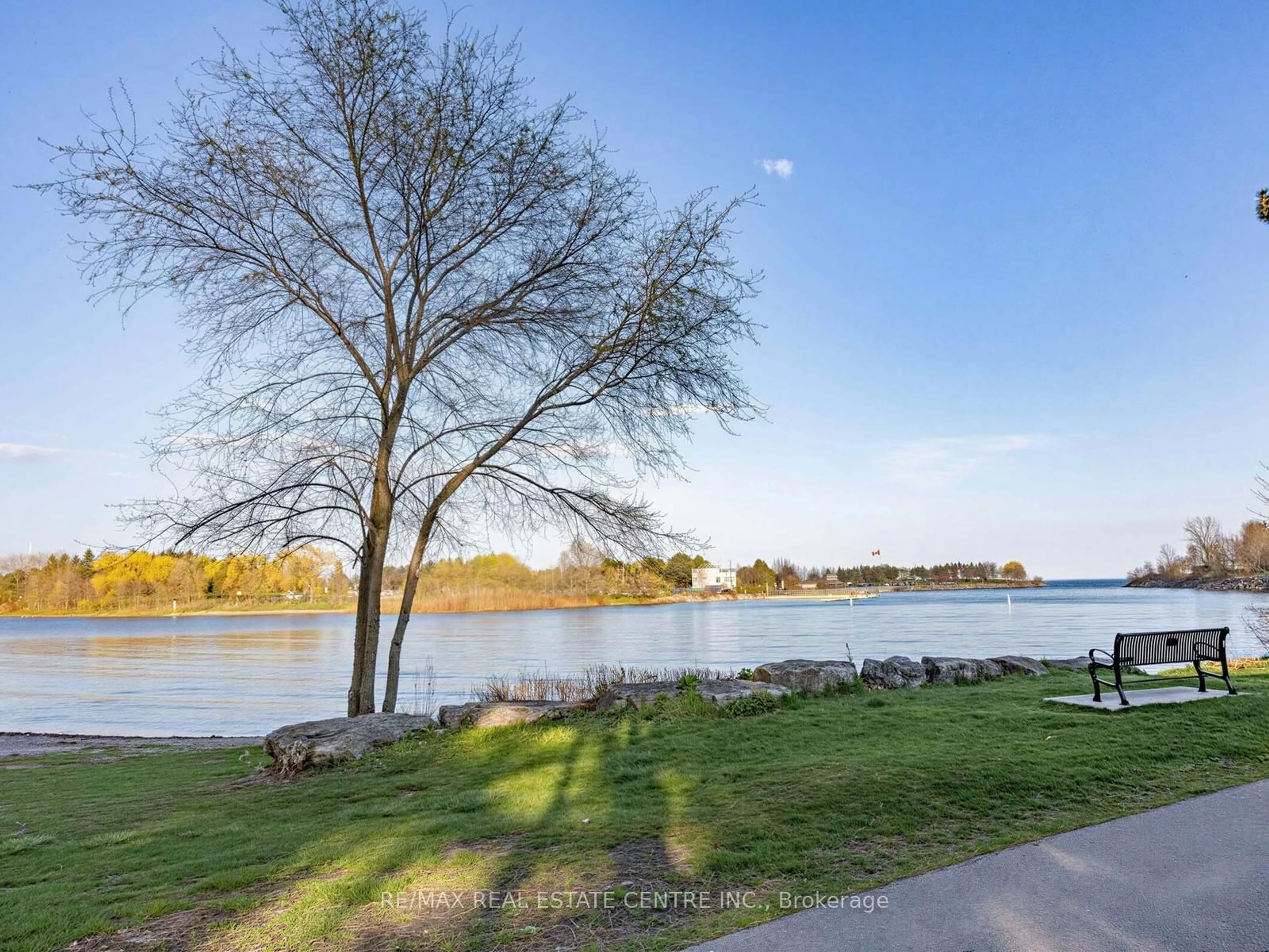 A pic from outside/outdoor area/front of a property/back of a property/a pic from drone, water/lake/river/ocean view for 592 Montbeck Cres, Mississauga Ontario L5G 1N8