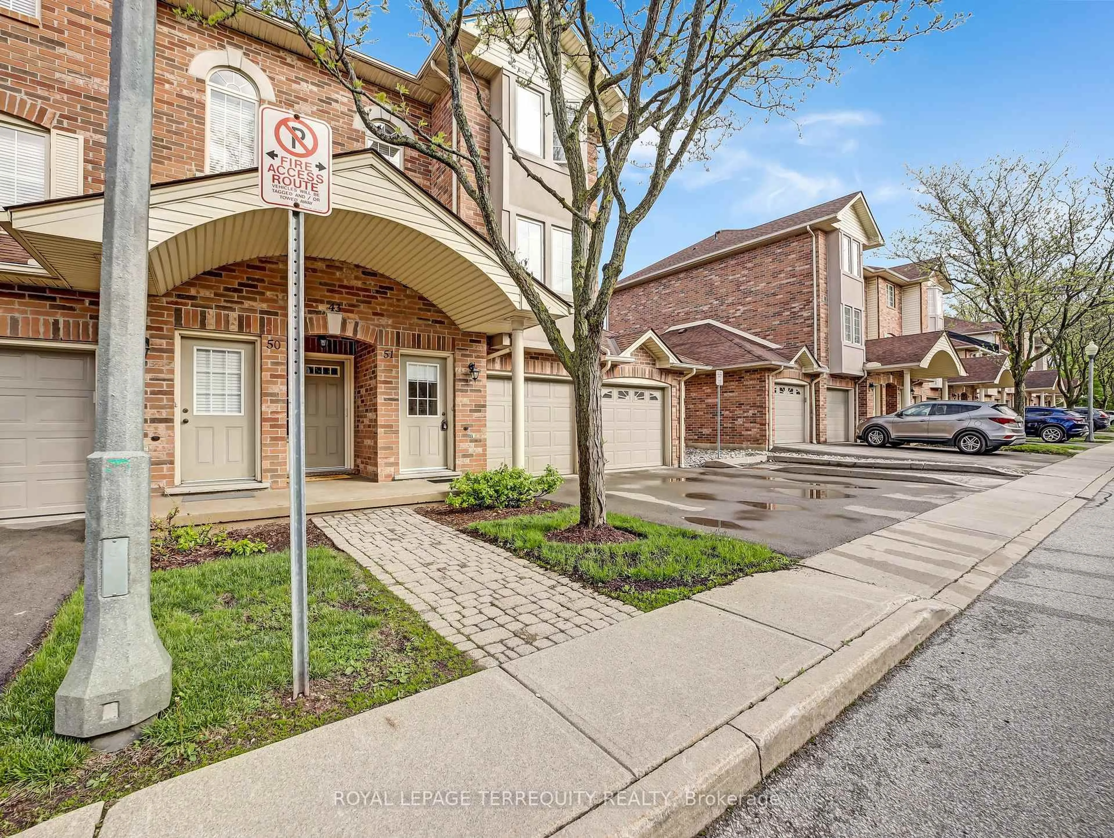 A pic from outside/outdoor area/front of a property/back of a property/a pic from drone, street for 4045 Upper Middle Rd #51, Burlington Ontario L7M 4S9