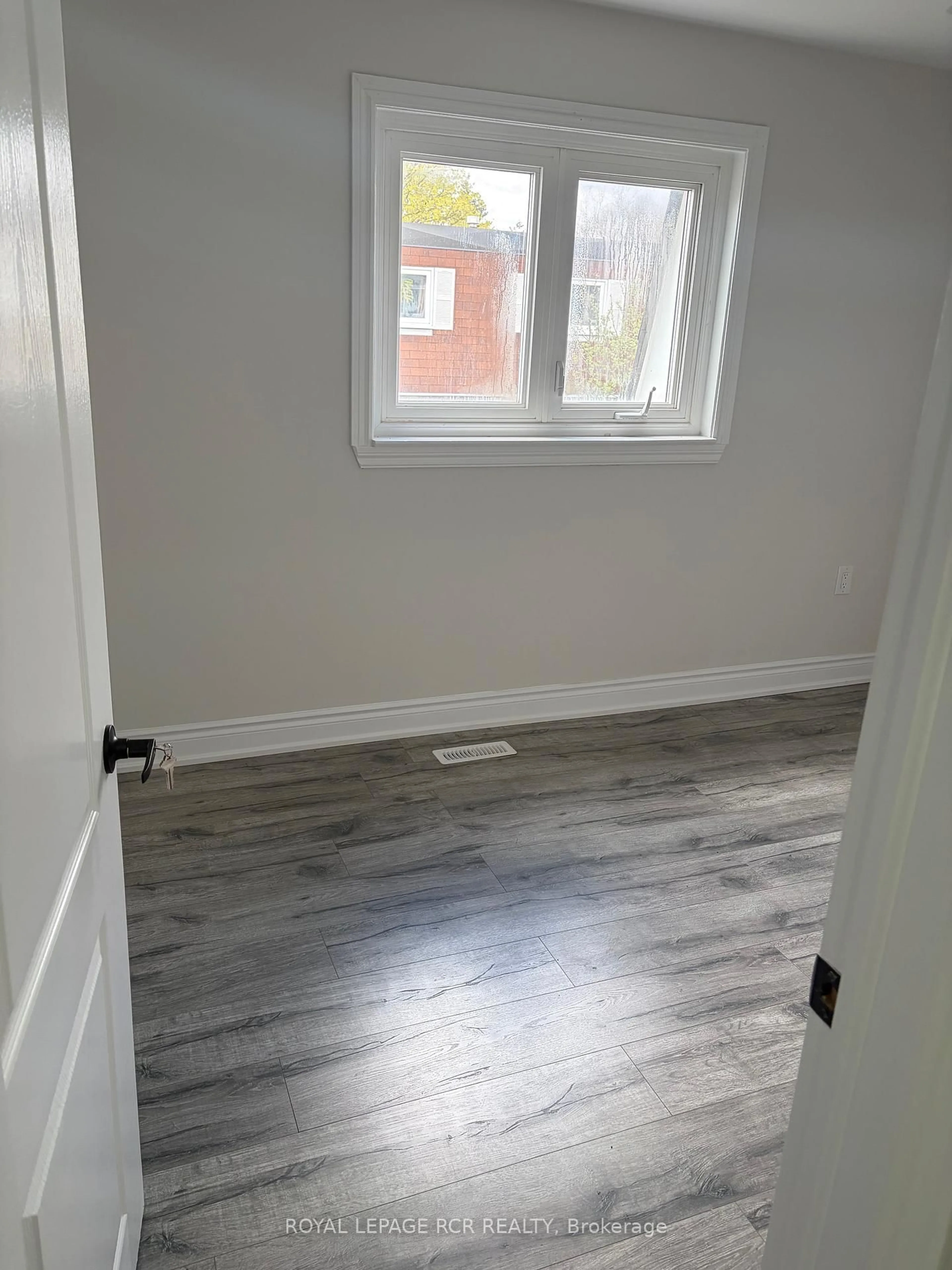 A pic of a room for 41 Town House Cres, Brampton Ontario L6W 3G3