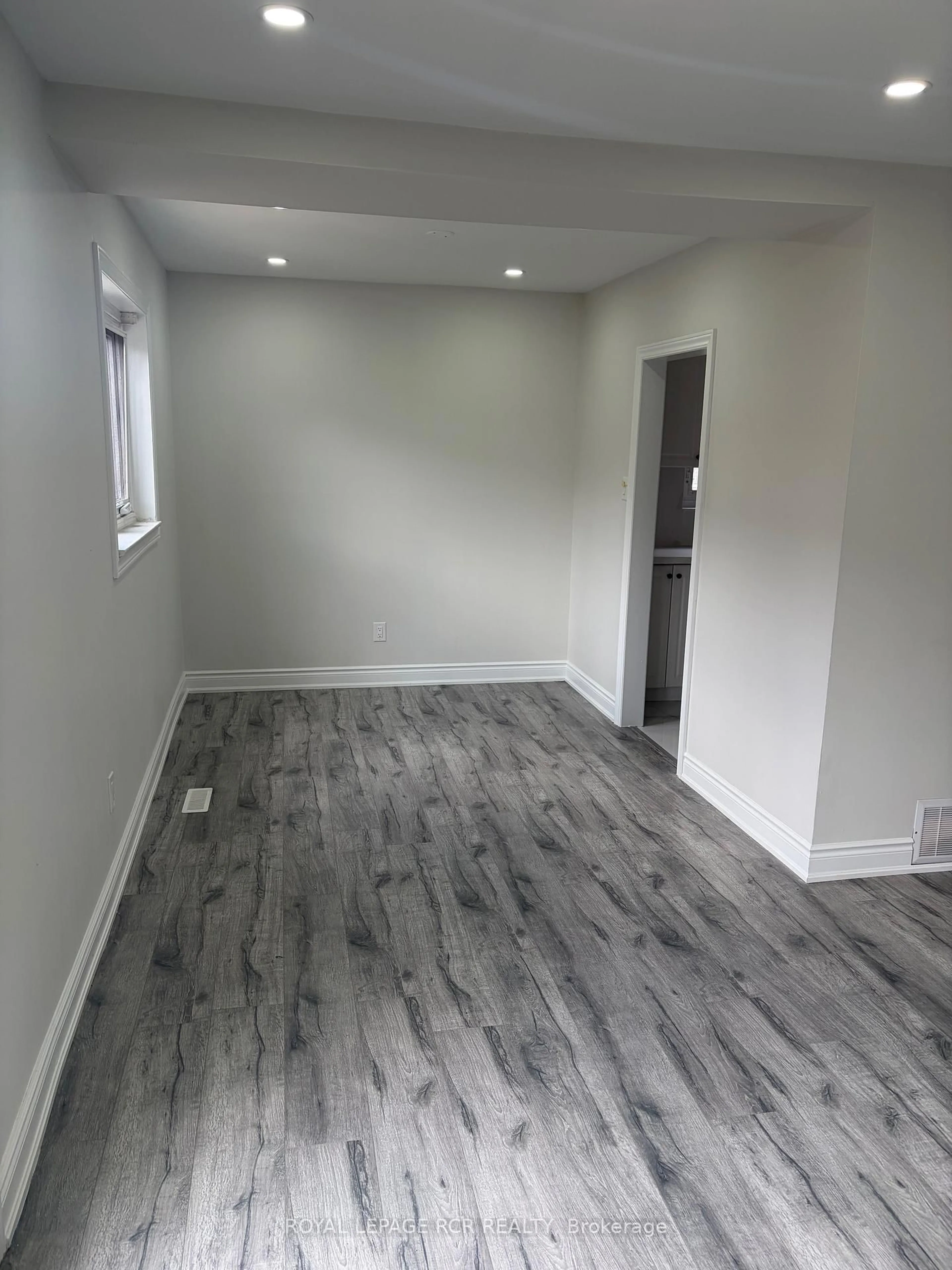 A pic of a room for 41 Town House Cres, Brampton Ontario L6W 3G3