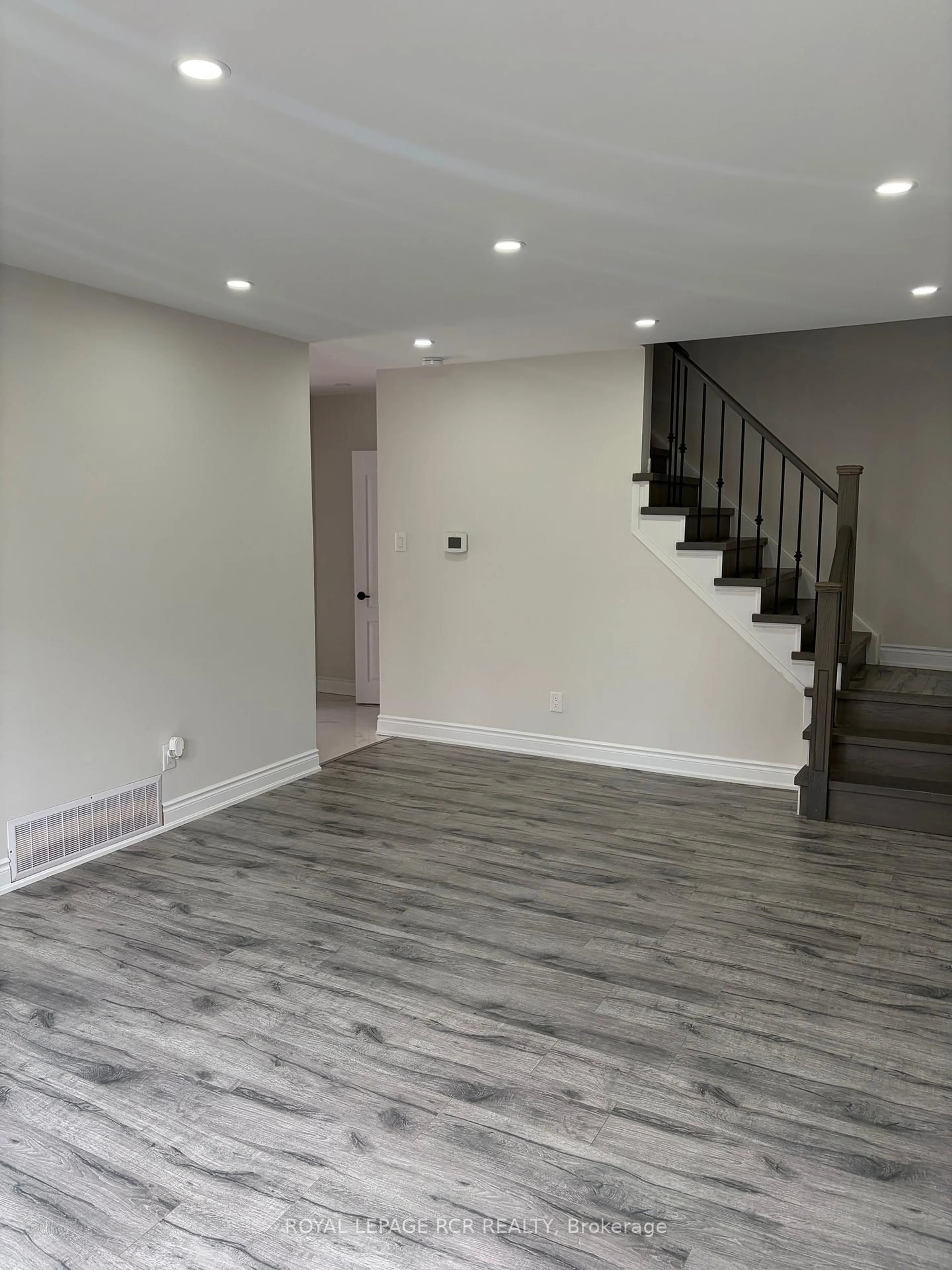 A pic of a room for 41 Town House Cres, Brampton Ontario L6W 3G3