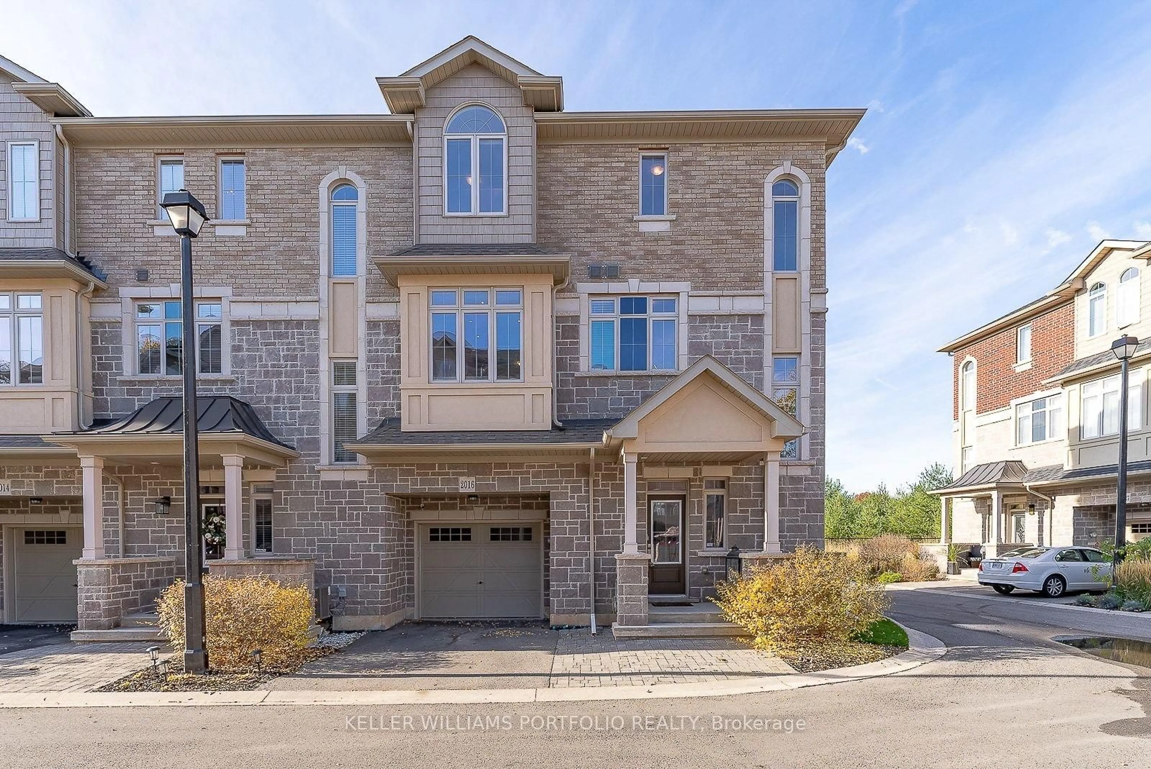 Home with brick exterior material, street for 2016 Deerview Common, Oakville Ontario L6M 0Y2