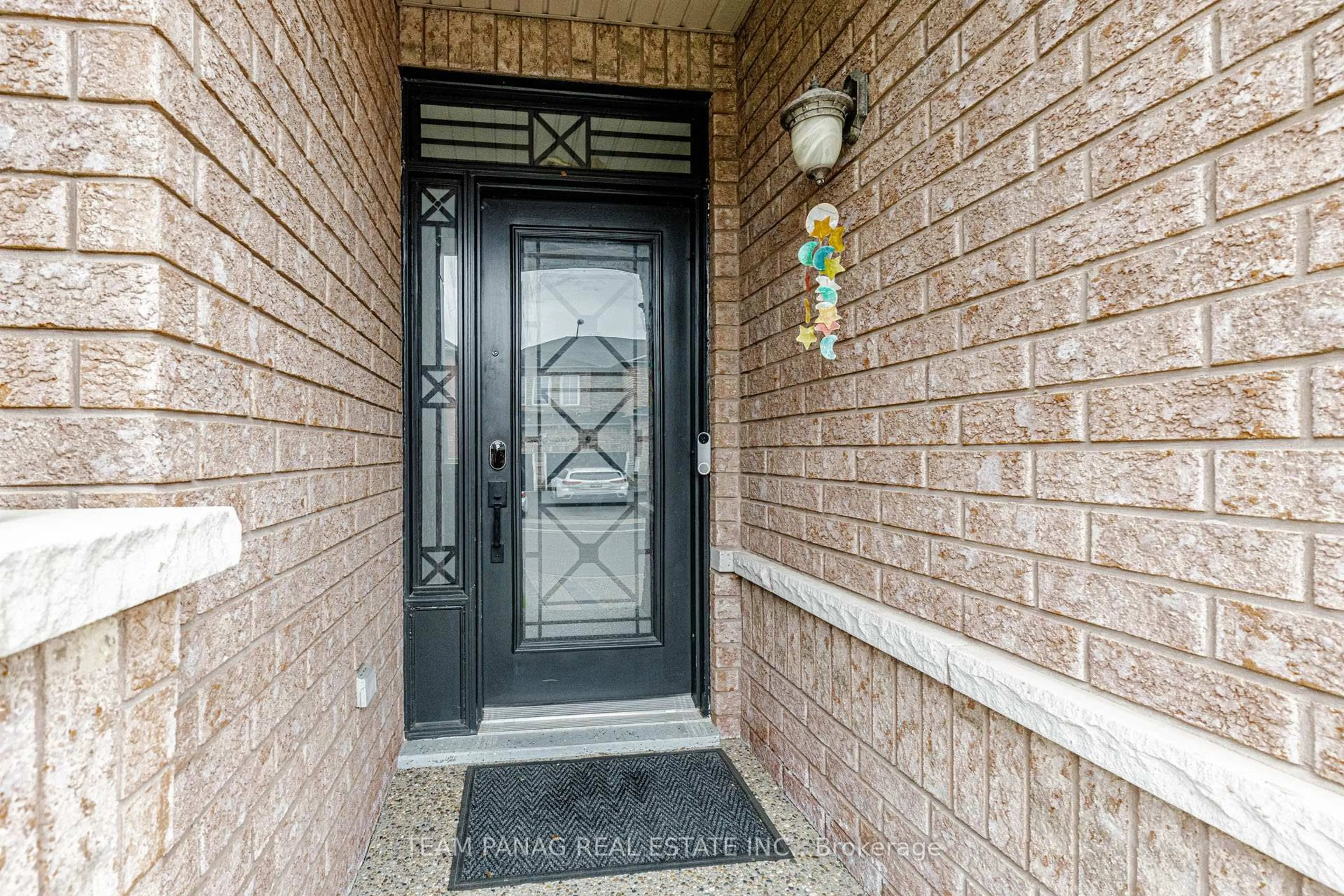 Indoor entryway for 50 Blazing Star Dr, Brampton Ontario L6R 3E7