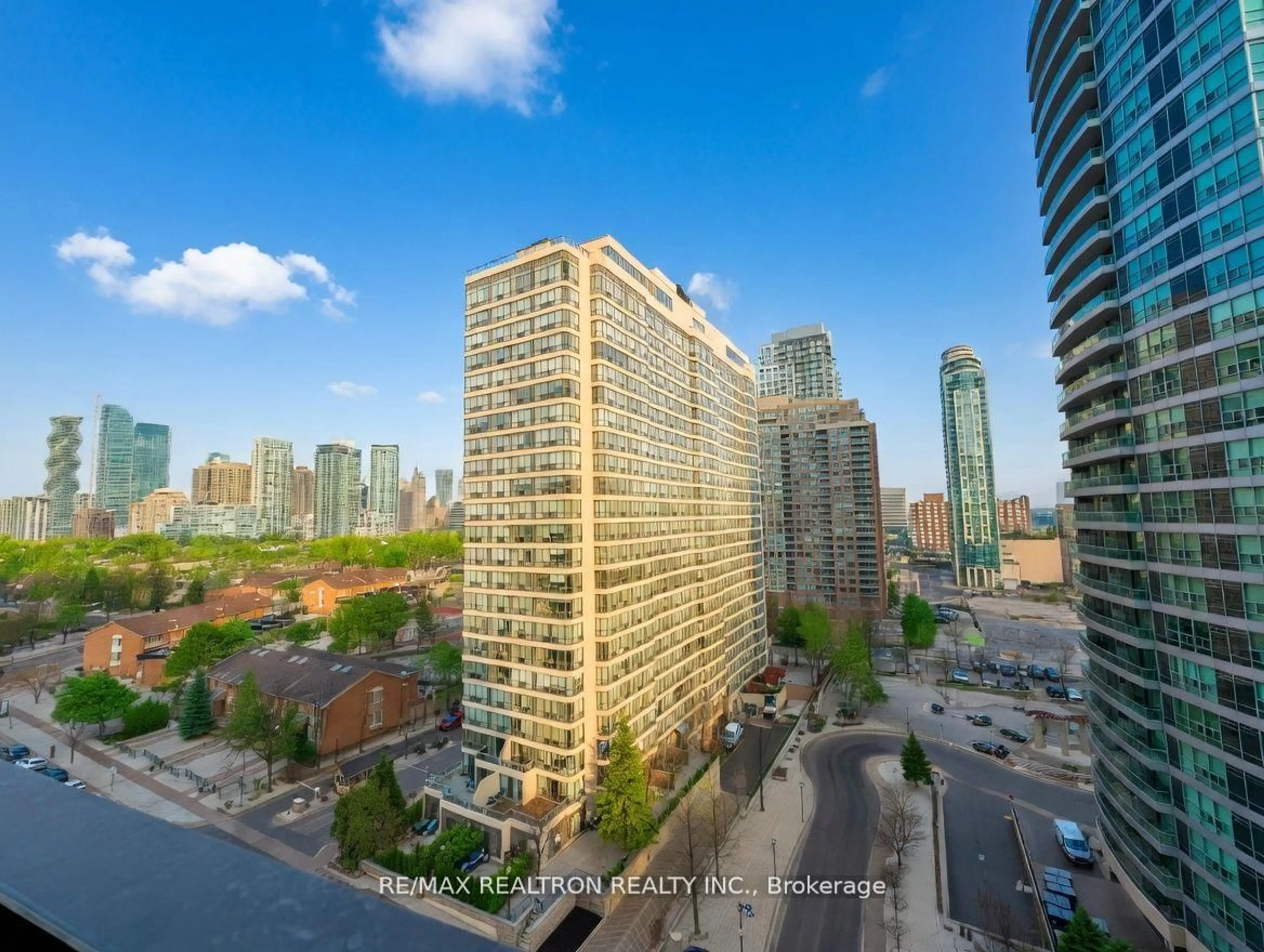A pic from outside/outdoor area/front of a property/back of a property/a pic from drone, city buildings view from balcony for 30 Elm Dr #1011, Mississauga Ontario L5B 0N6