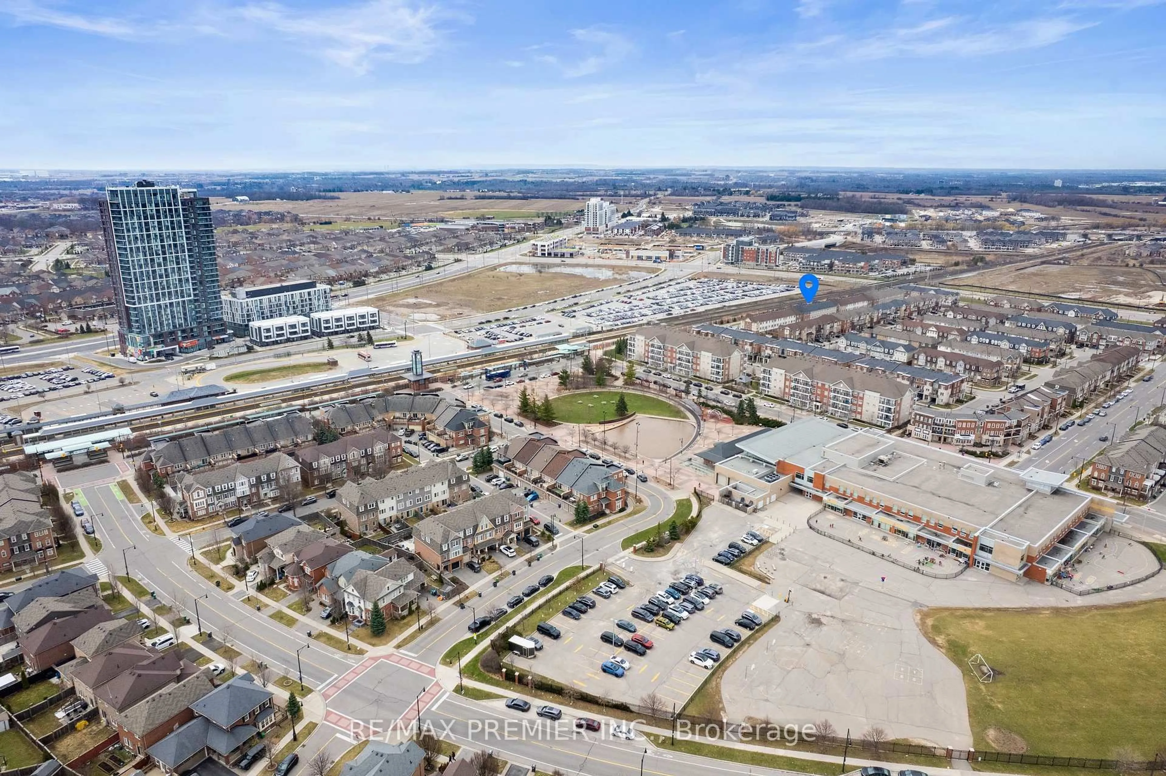 A pic from outside/outdoor area/front of a property/back of a property/a pic from drone, street for 57 Baycliffe Cres, Brampton Ontario L7A 3Z3