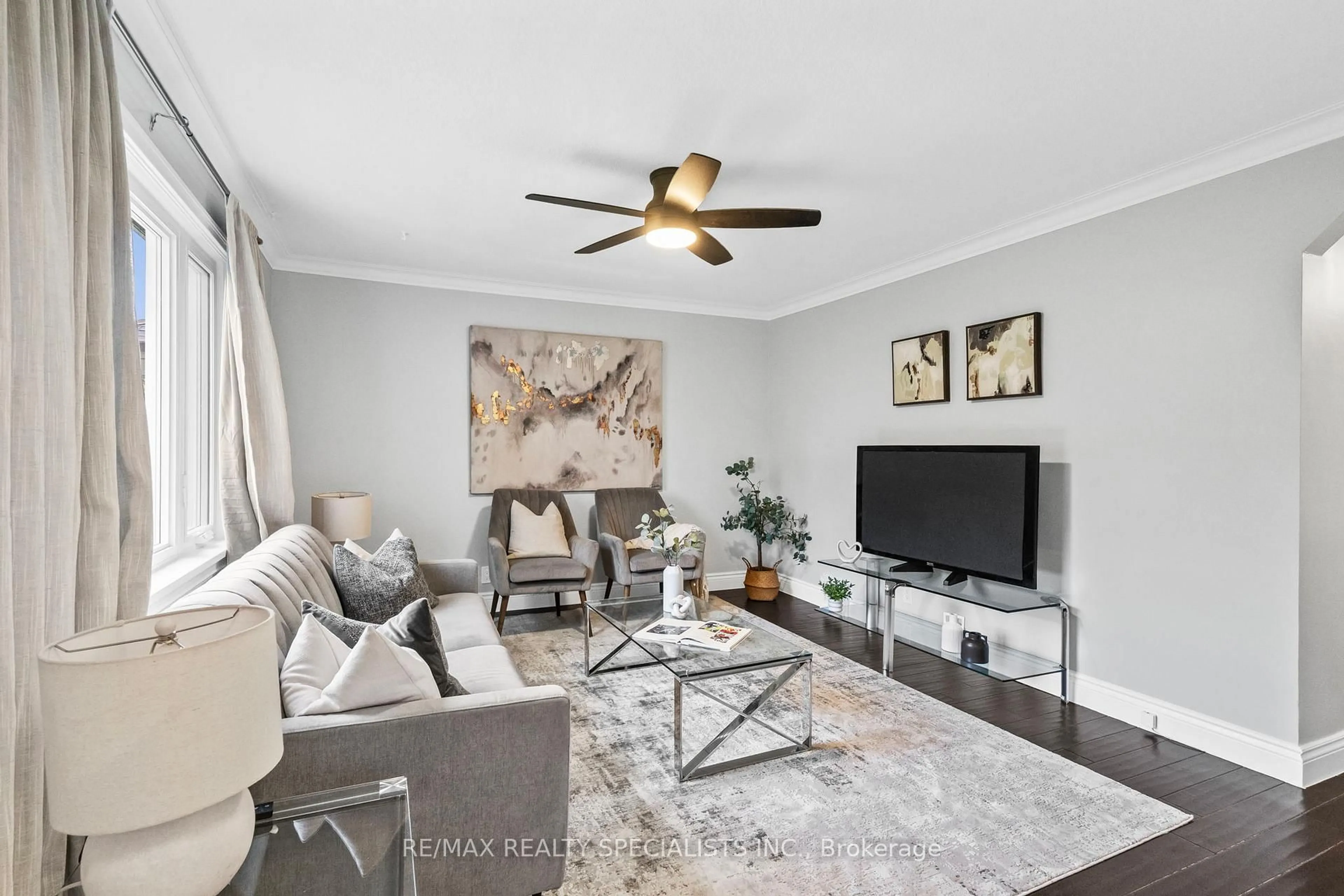 Living room with furniture, unknown for 226 Thirtieth St, Toronto Ontario M8W 3E1