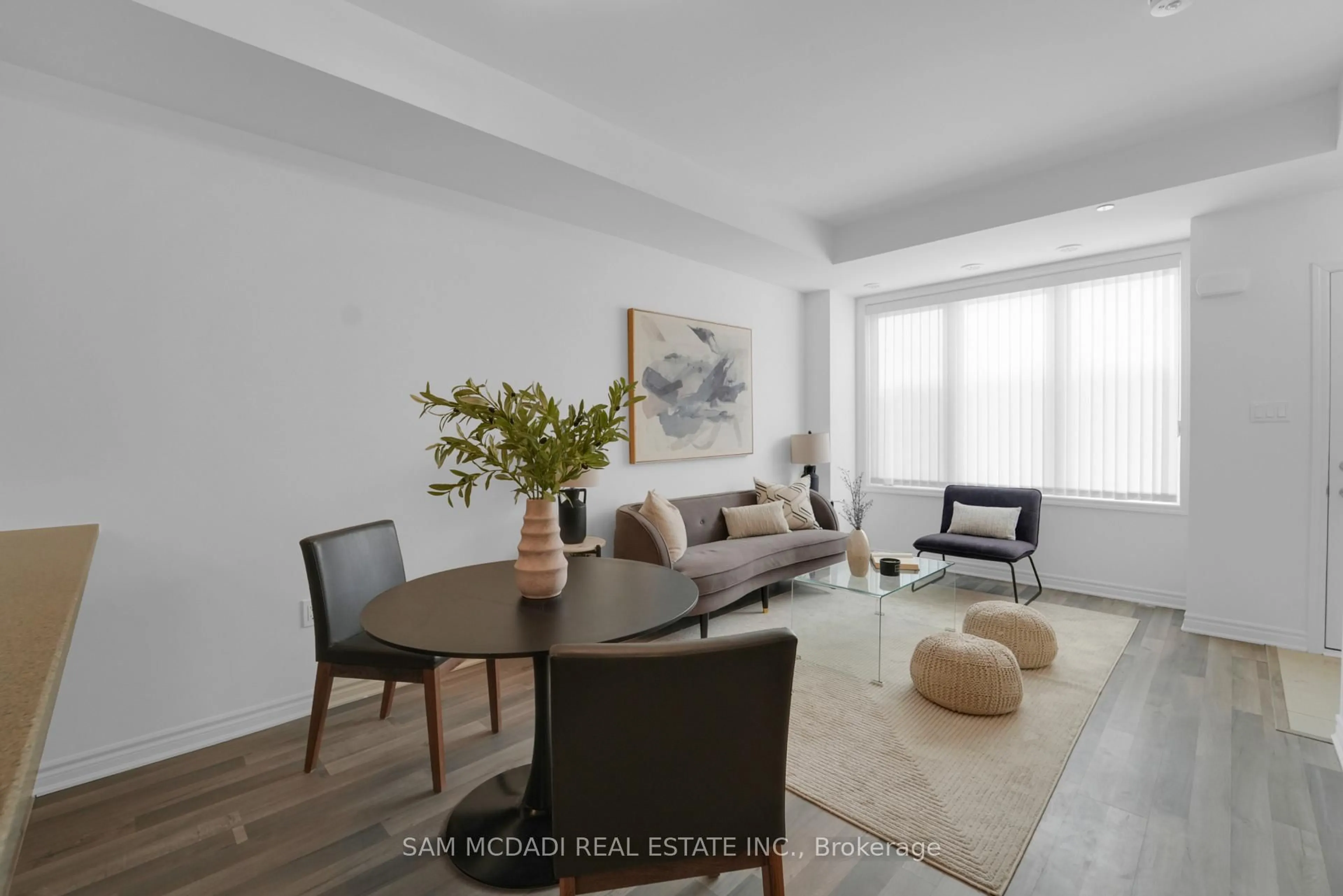 Living room with furniture, unknown for 1150 Stroud Lane #14, Mississauga Ontario L5J 1L4