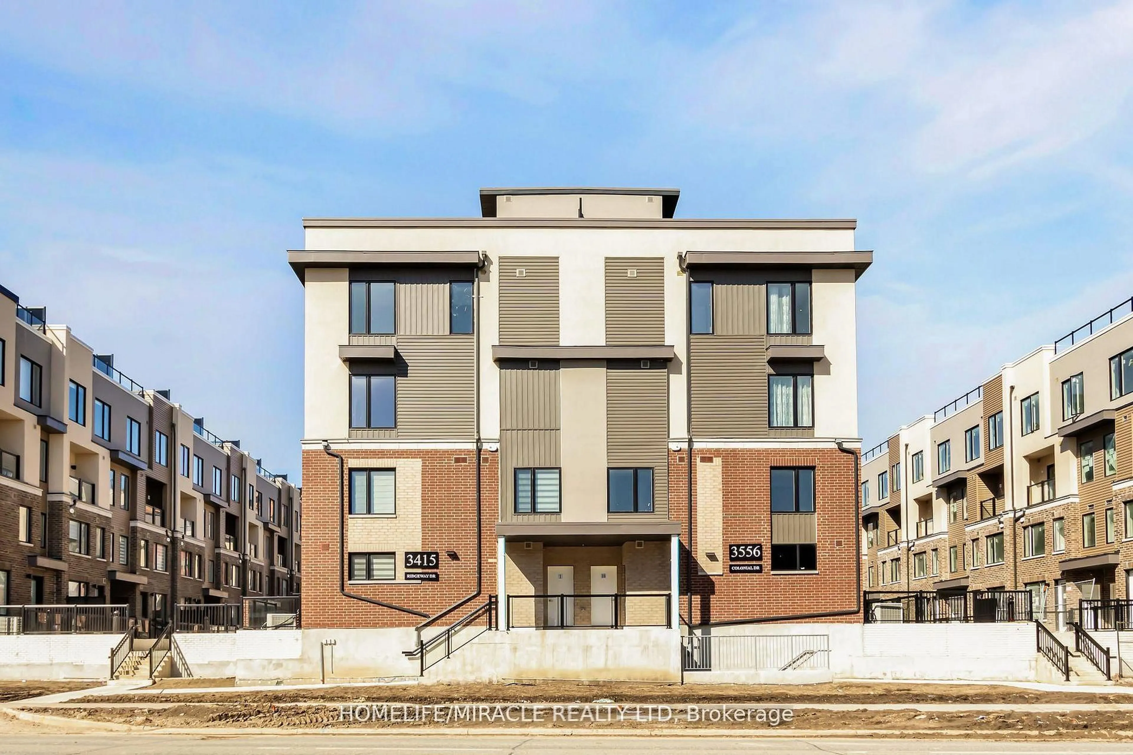 Home with brick exterior material, building for 3415 Ridgeway Dr #16, Mississauga Ontario L5L 0B9