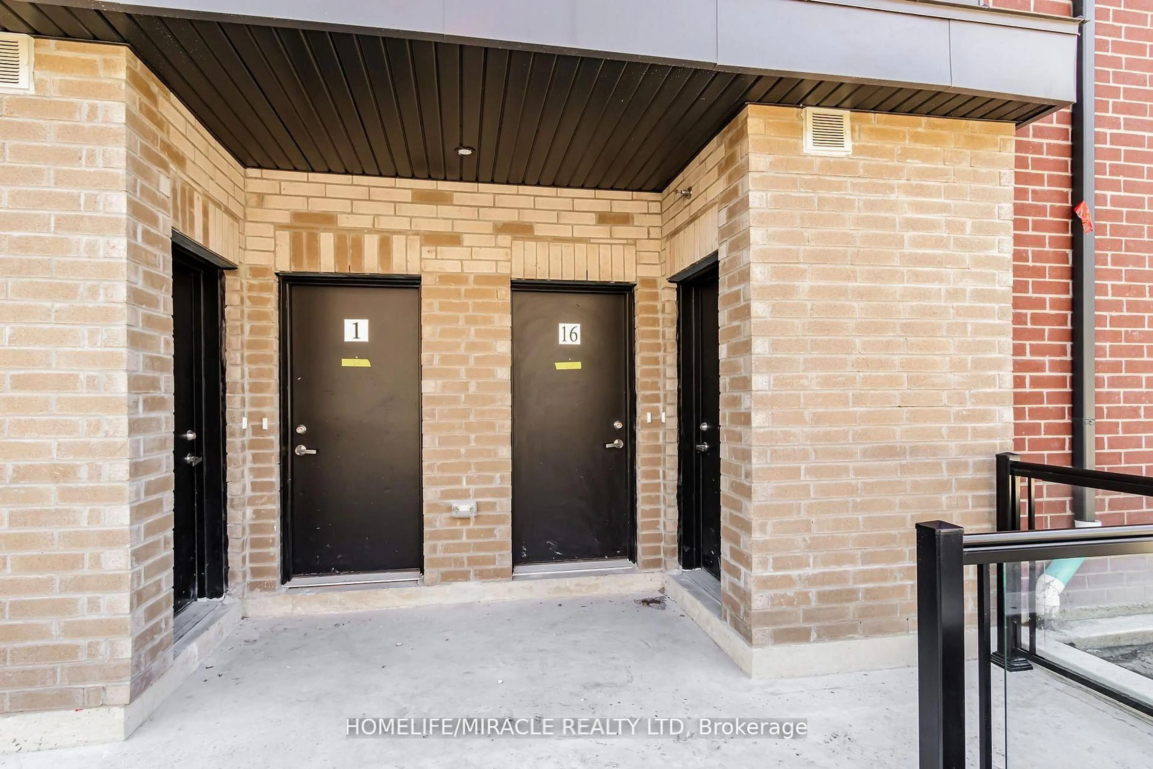 Indoor entryway for 3415 Ridgeway Dr #16, Mississauga Ontario L5L 0B9