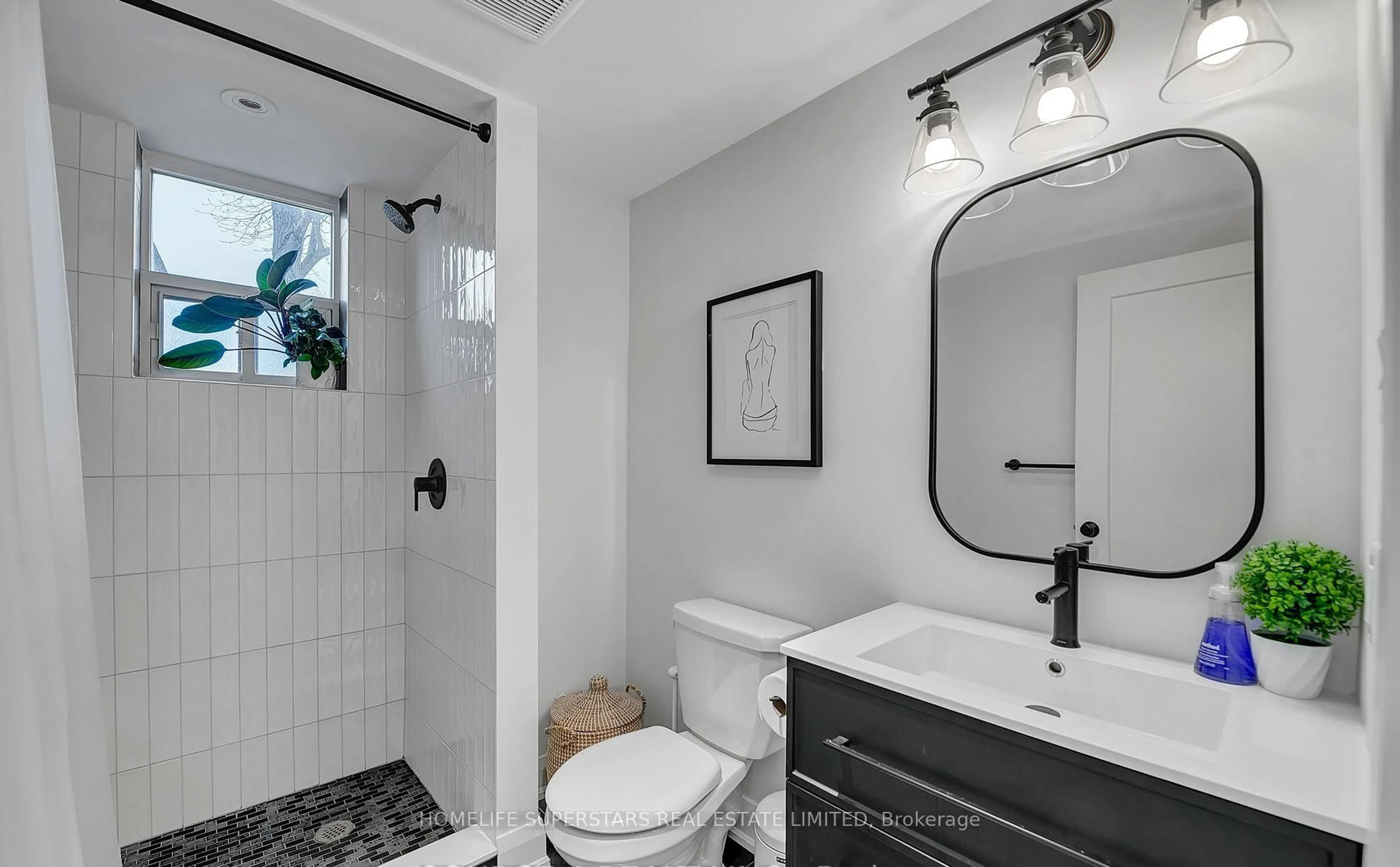 Standard bathroom, ceramic/tile floor for 475 Maple Leaf Dr, Toronto Ontario M6L 1R1