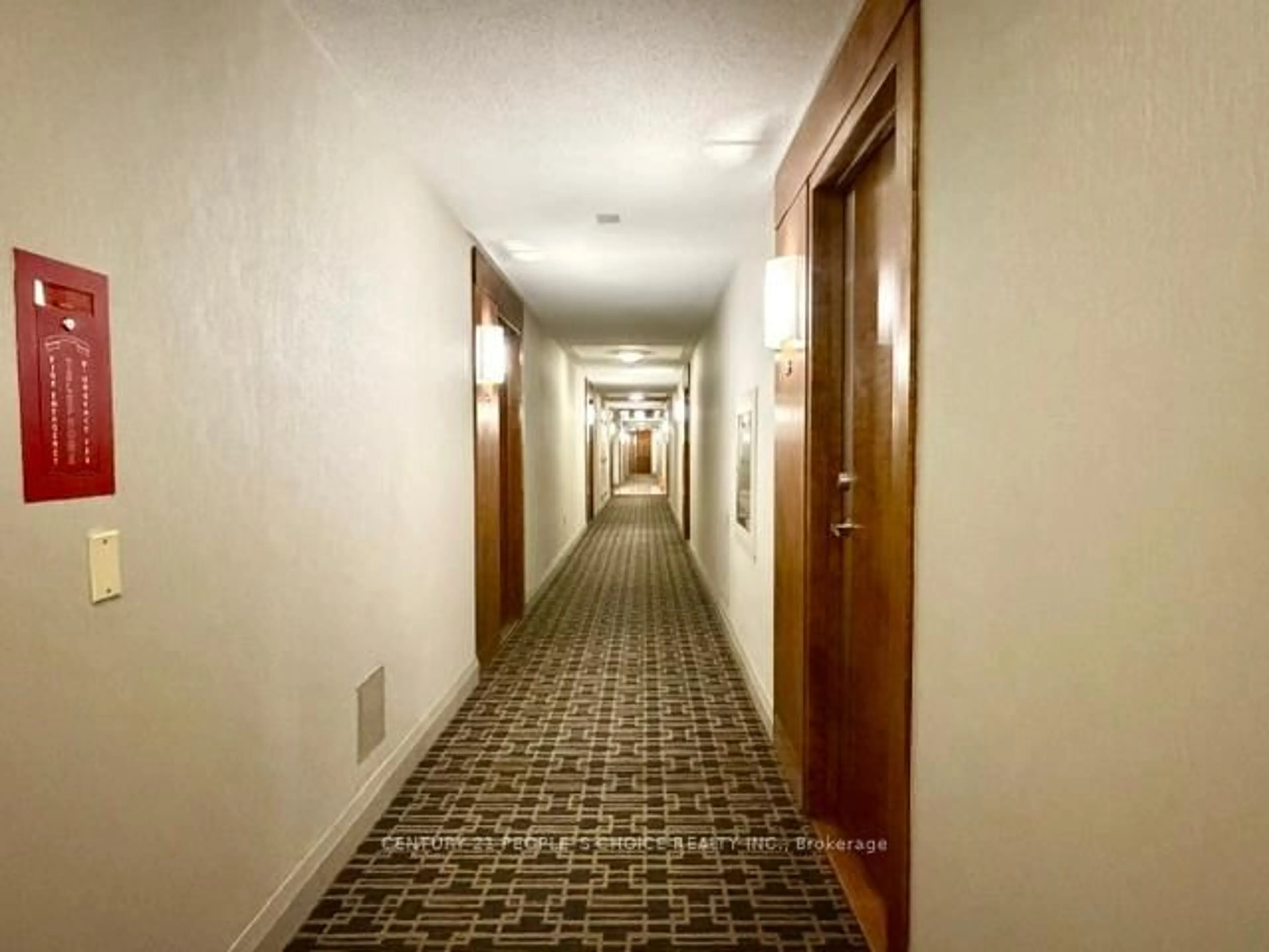 Indoor foyer for 55 Strathaven Dr #203, Mississauga Ontario L5R 4G9