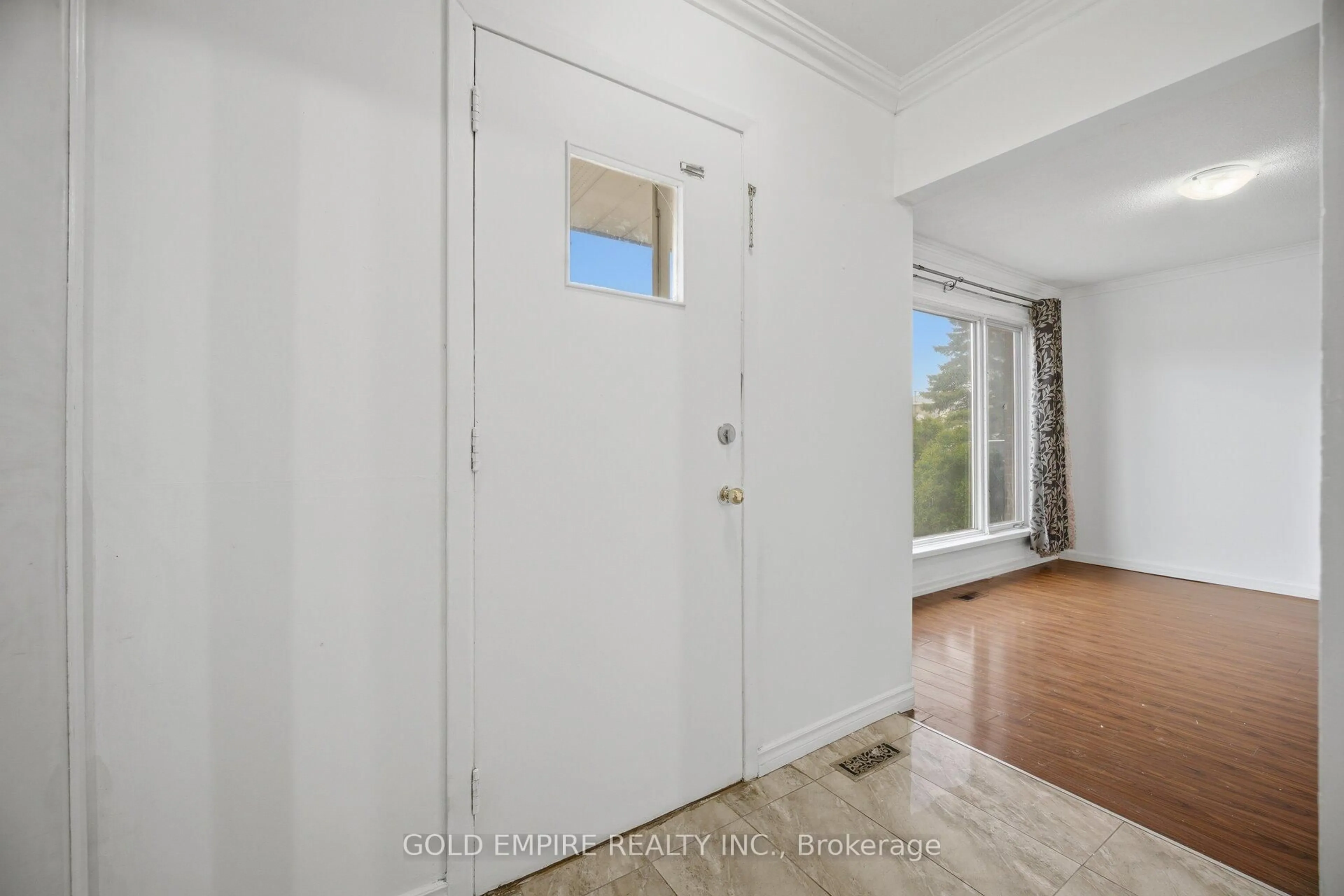 Indoor entryway for 42 Flamingo Cres, Brampton Ontario L6T 2G5