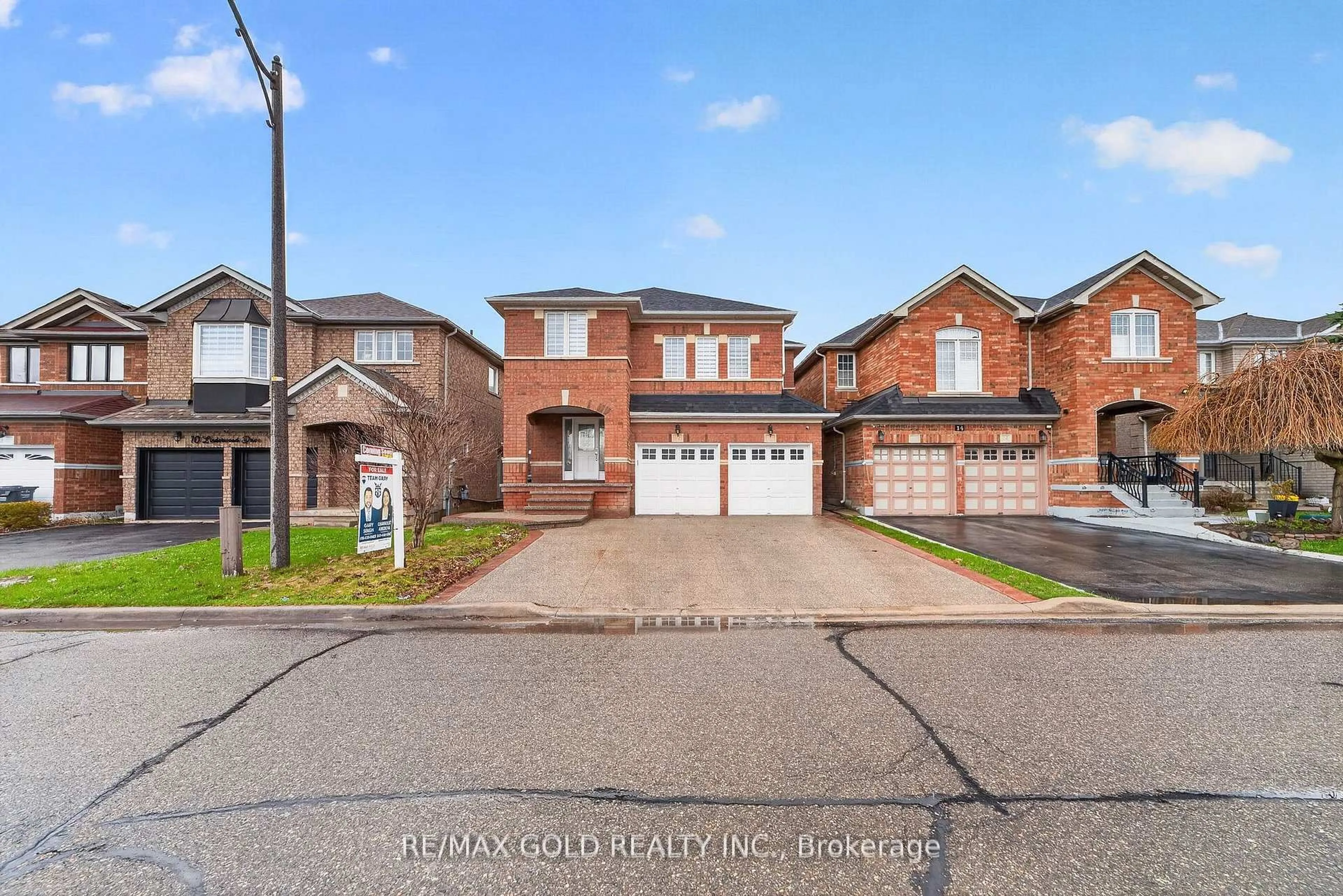 A pic from outside/outdoor area/front of a property/back of a property/a pic from drone, street for 12 Linderwood Dr, Brampton Ontario L7A 1R7