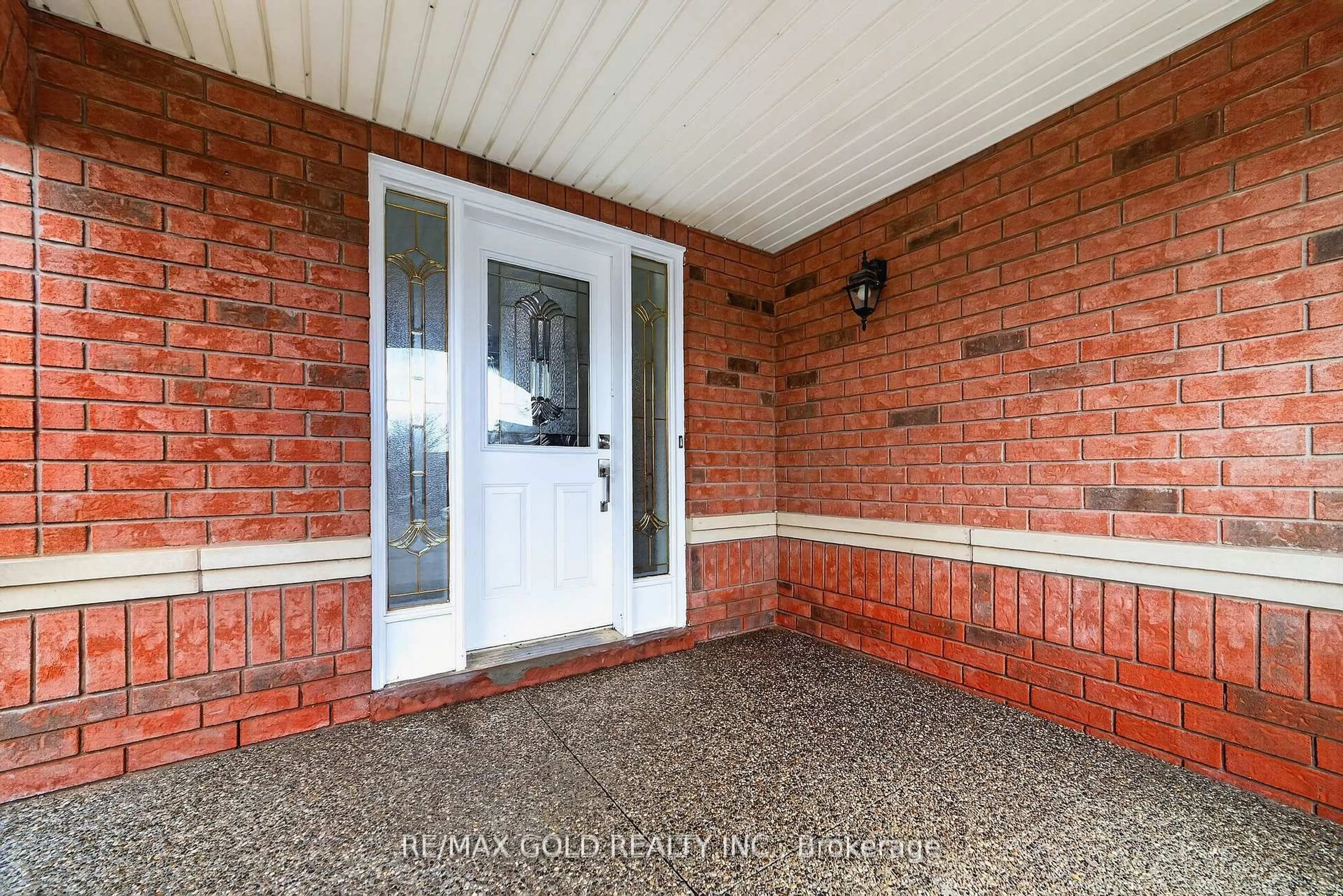 Indoor entryway for 12 Linderwood Dr, Brampton Ontario L7A 1R7