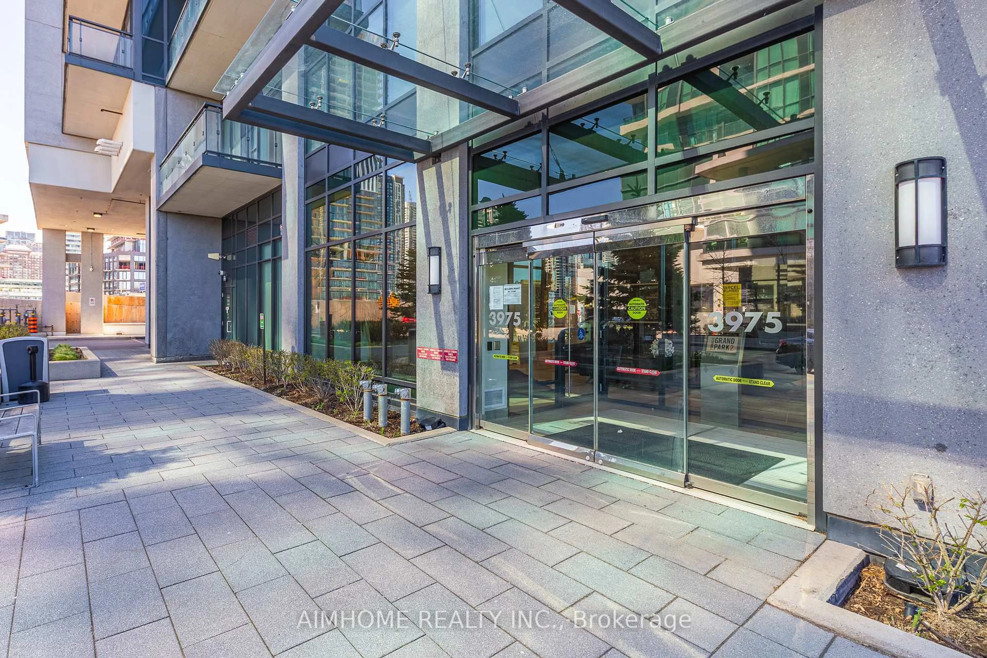 Indoor foyer for 3975 Grand Park Dr #4604, Mississauga Ontario L5B 0K4