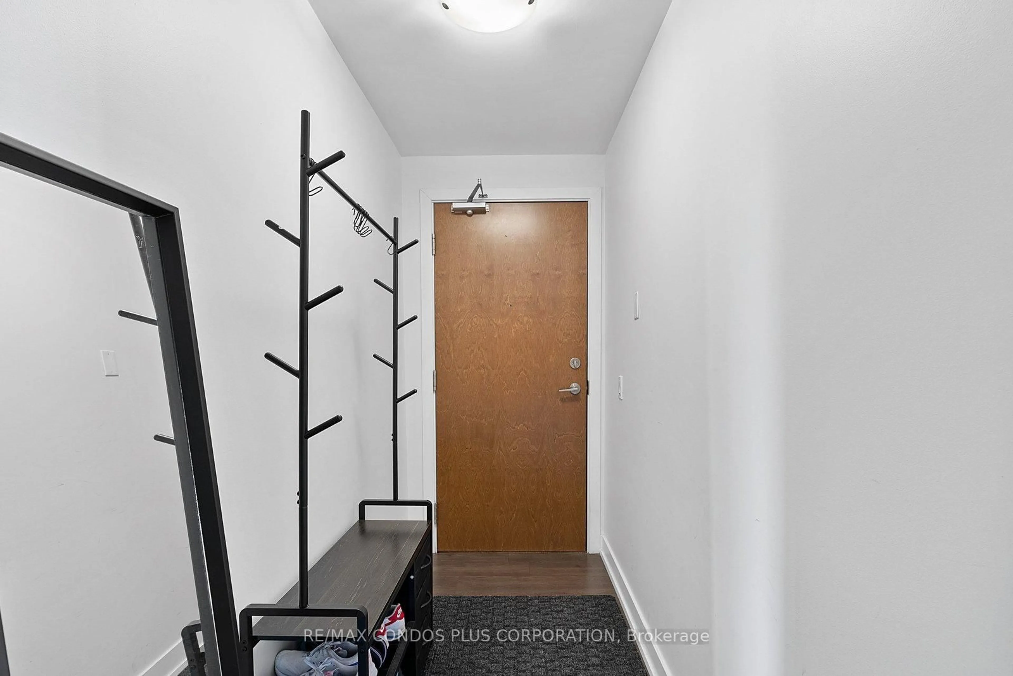 Indoor entryway for 2212 Lakeshore Blvd #3206, Toronto Ontario M8V 0C2