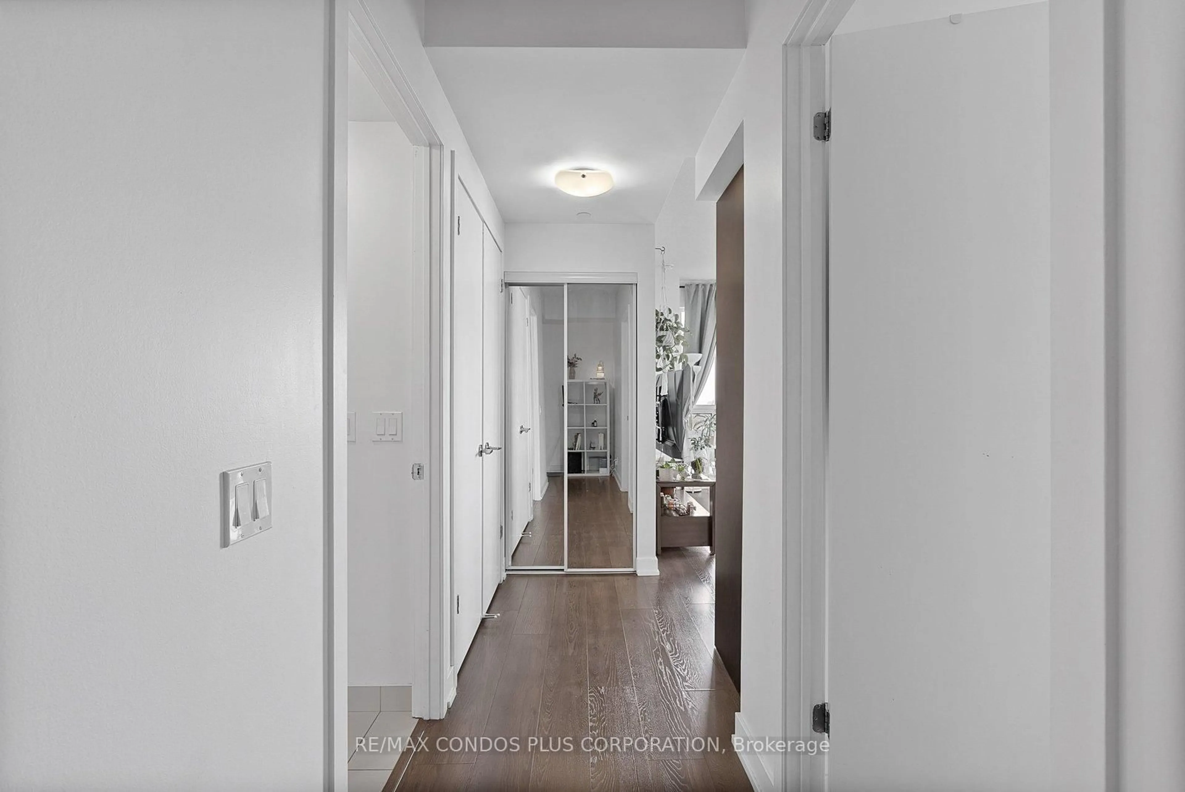 Indoor entryway for 2212 Lakeshore Blvd #3206, Toronto Ontario M8V 0C2