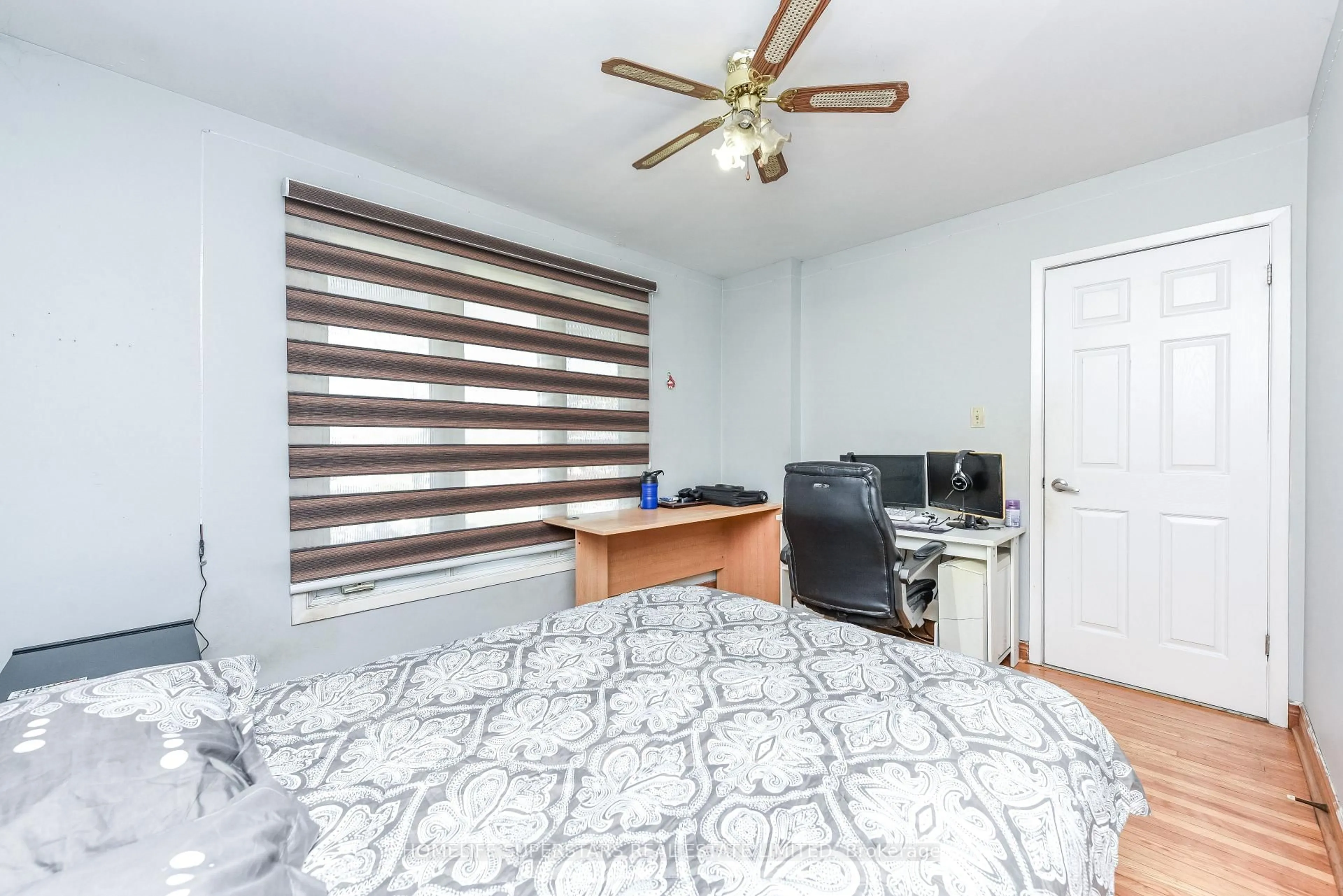 A pic of a room for 3280 Clara Dr, Mississauga Ontario L4T 2C7