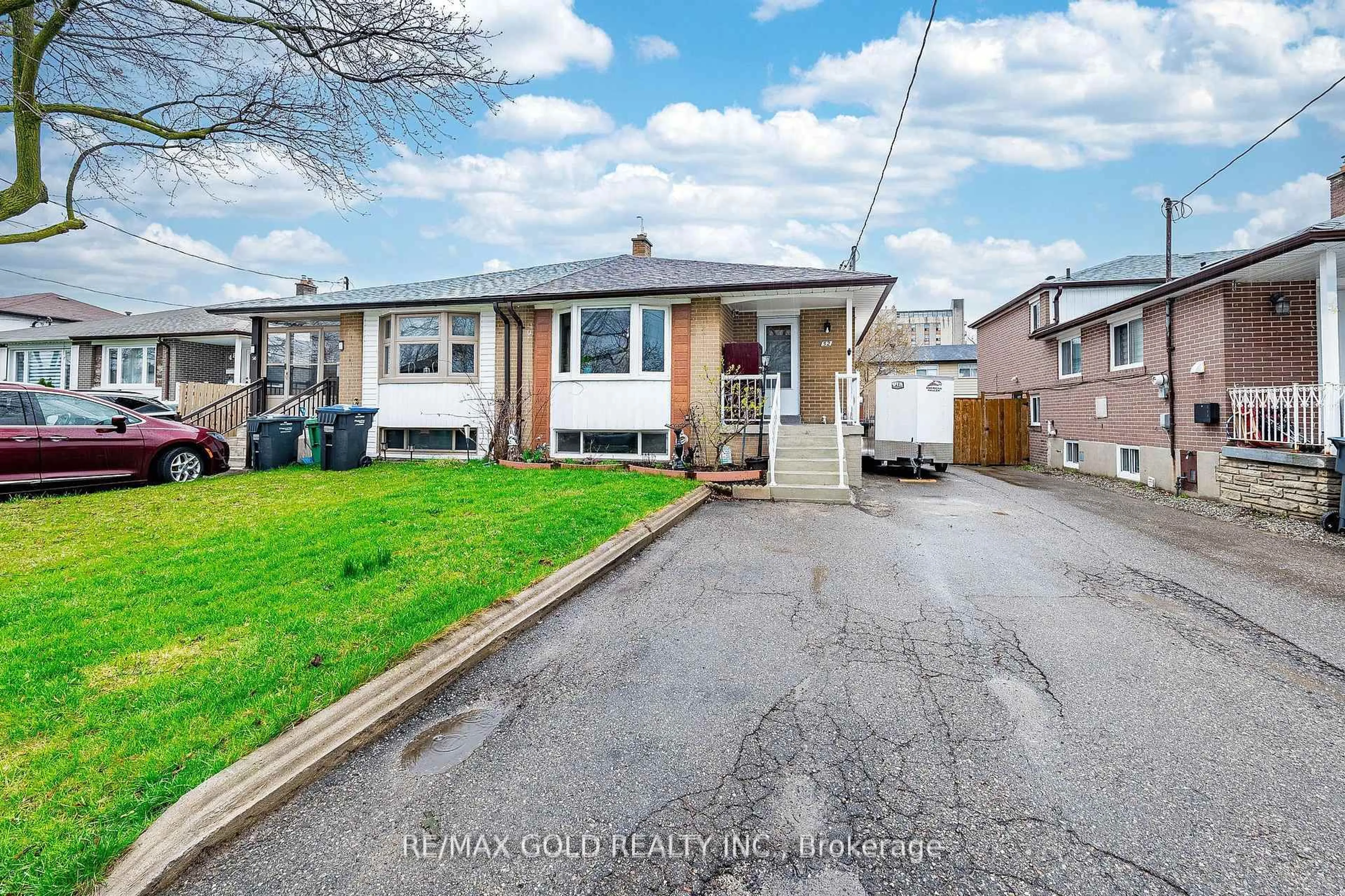 A pic from outside/outdoor area/front of a property/back of a property/a pic from drone, street for 52 Garfield Cres, Brampton Ontario L6V 1V8