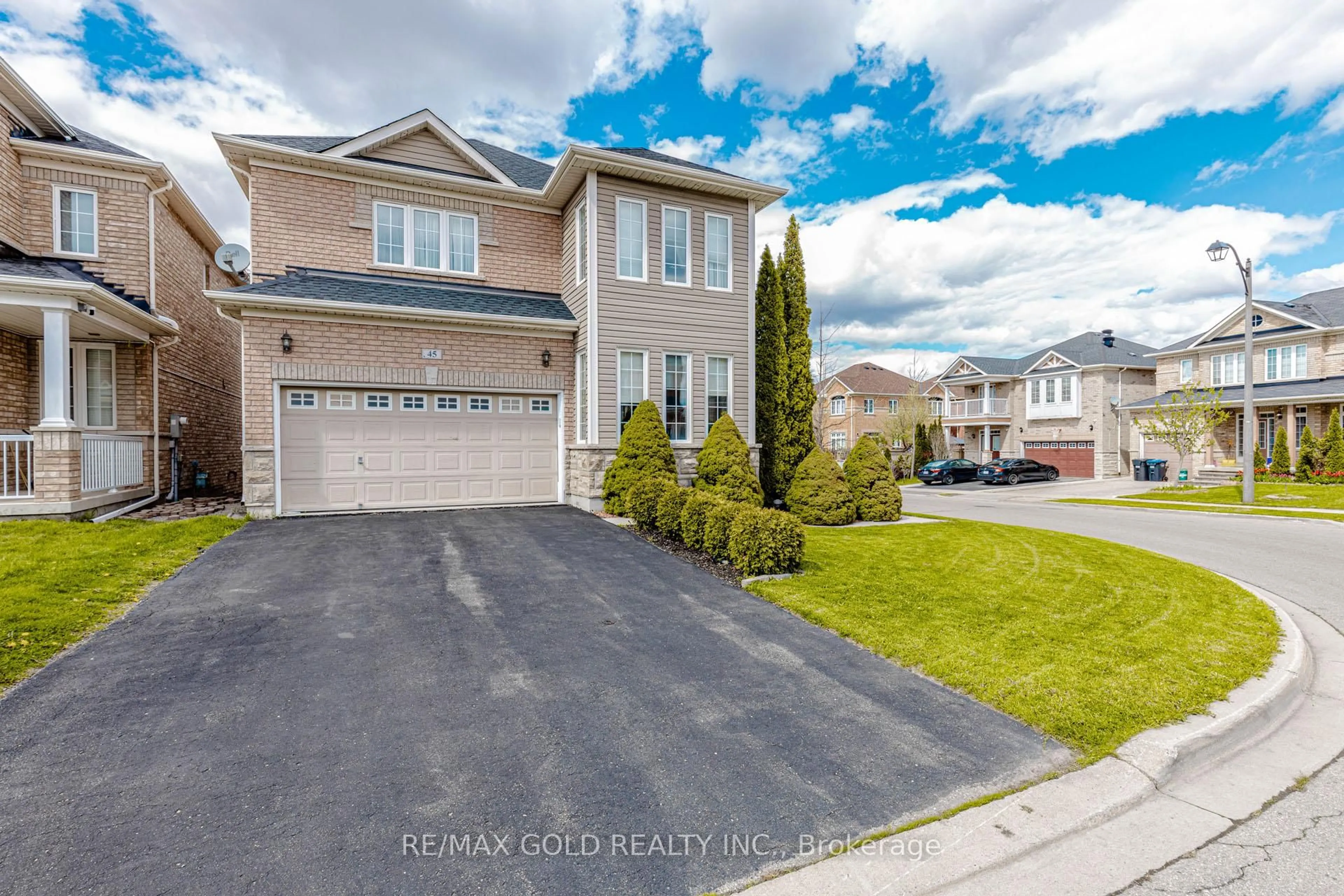 A pic from outside/outdoor area/front of a property/back of a property/a pic from drone, street for 45 Fishing Cres, Brampton Ontario L6V 4S4