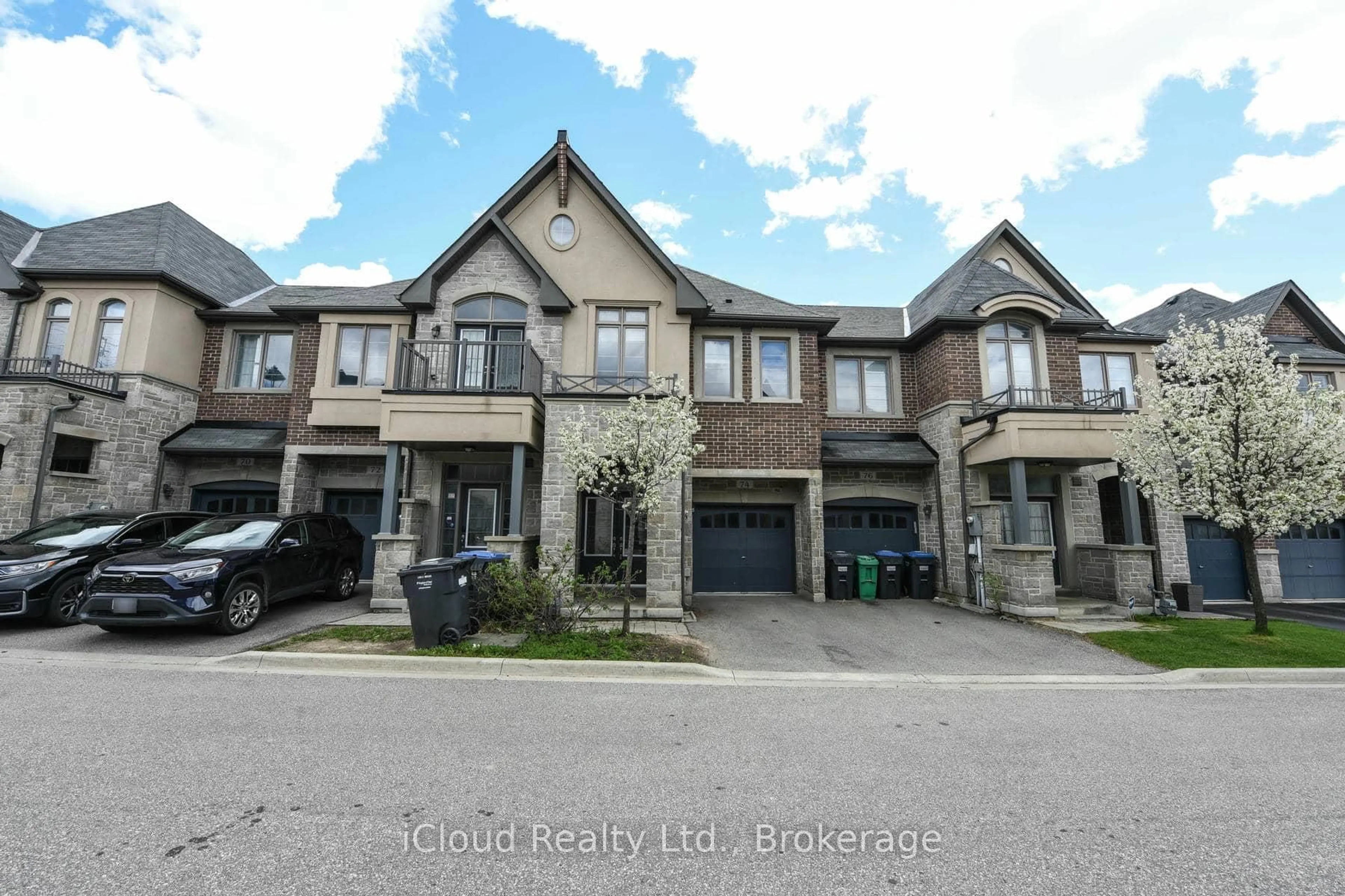 A pic from outside/outdoor area/front of a property/back of a property/a pic from drone, street for 74 Gammon Cres, Brampton Ontario L6Y 6B7